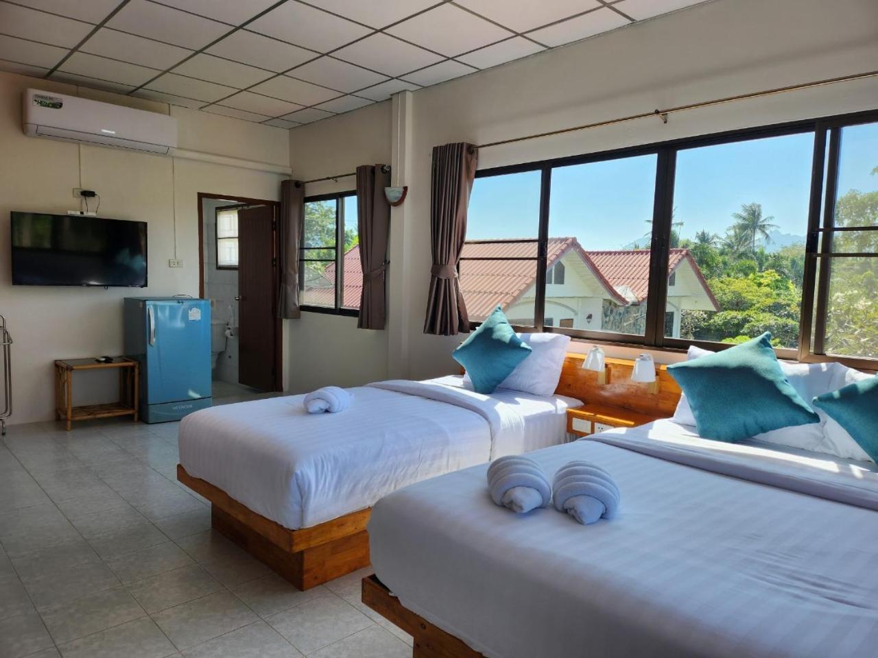 Resort Box At Pran Sam Roi Yot