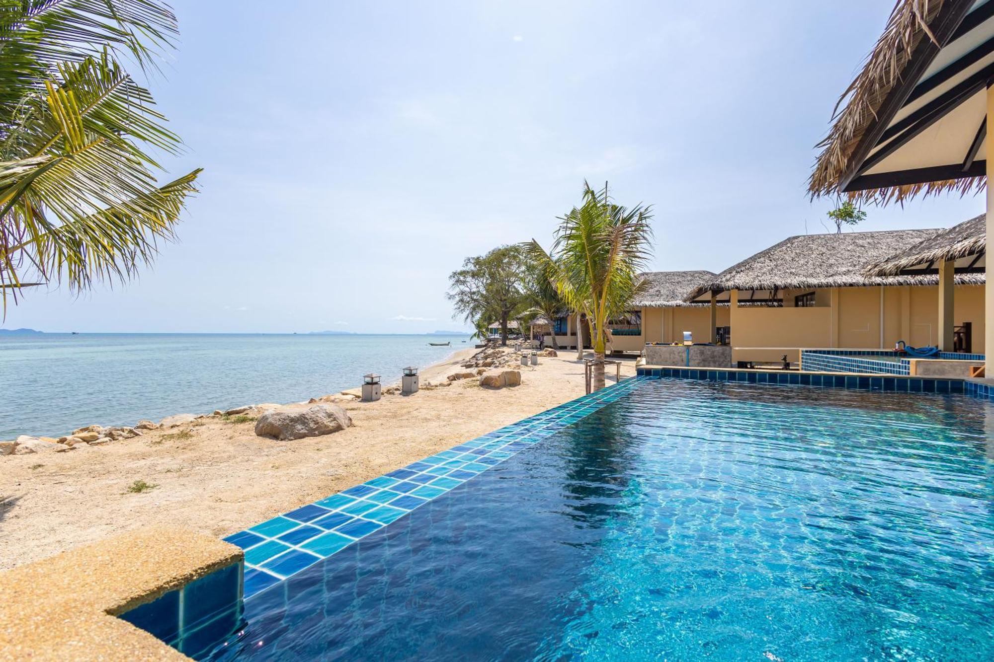 Resort Absolute Beachfront