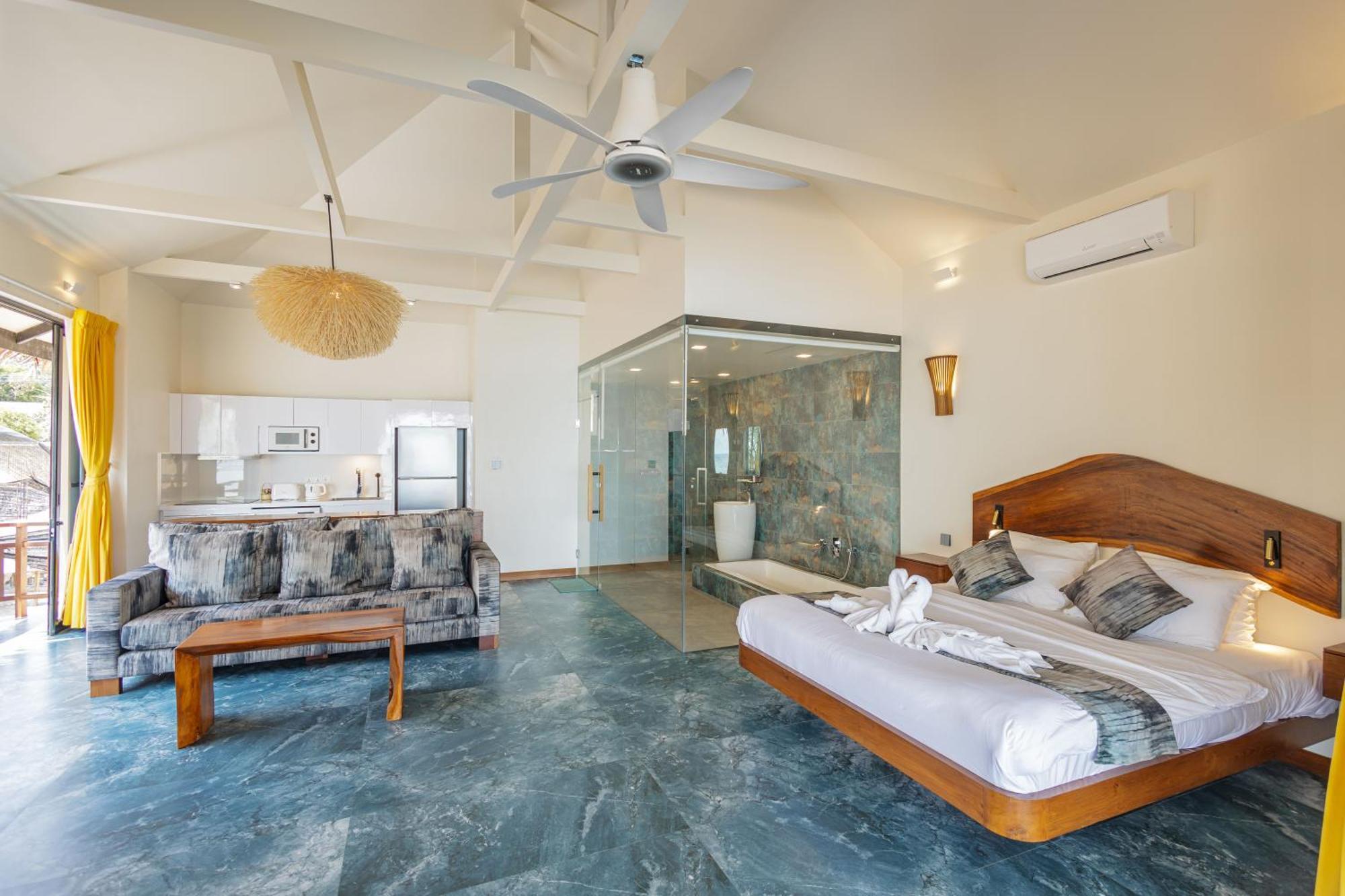 Absolute Beachfront Baan Tai