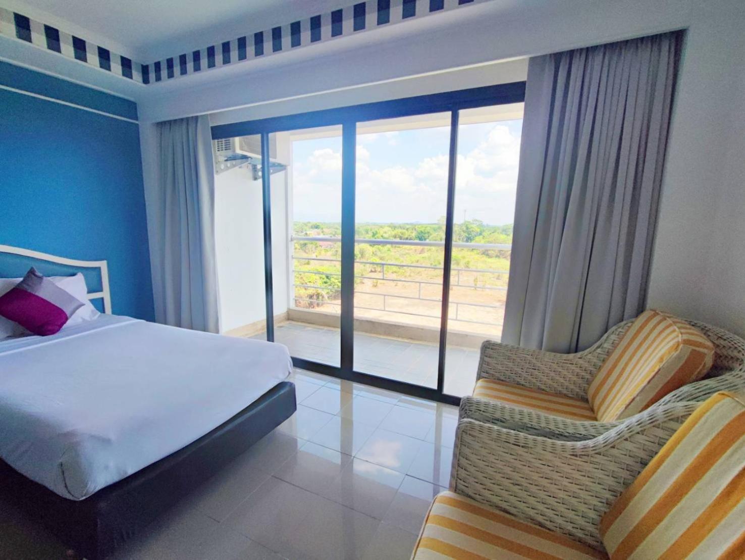 Rua Rasada Express Hotel 3*