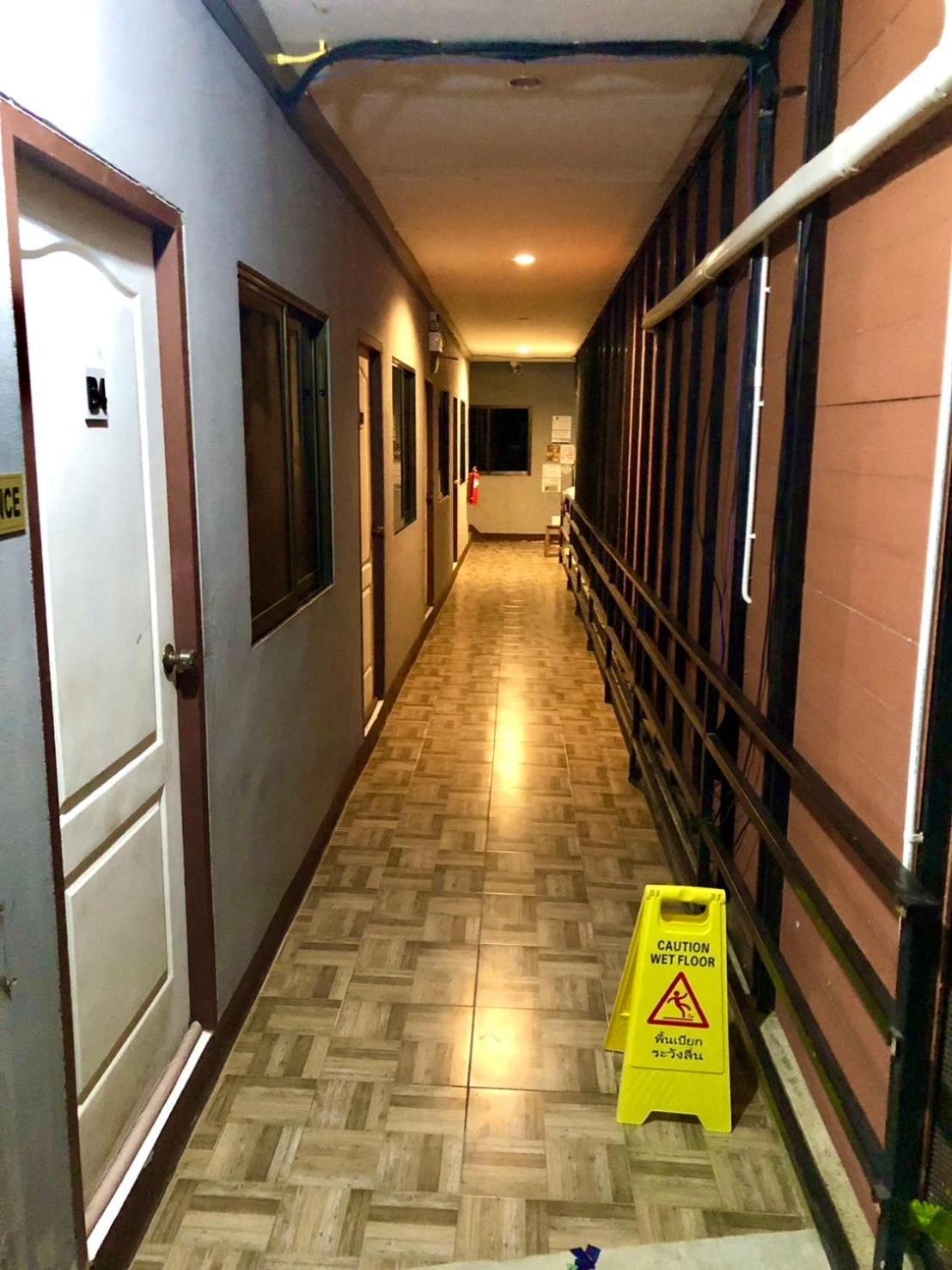 โรงแรมแสนดีเพลส เมาเท่นวิว 2* Chom Thong