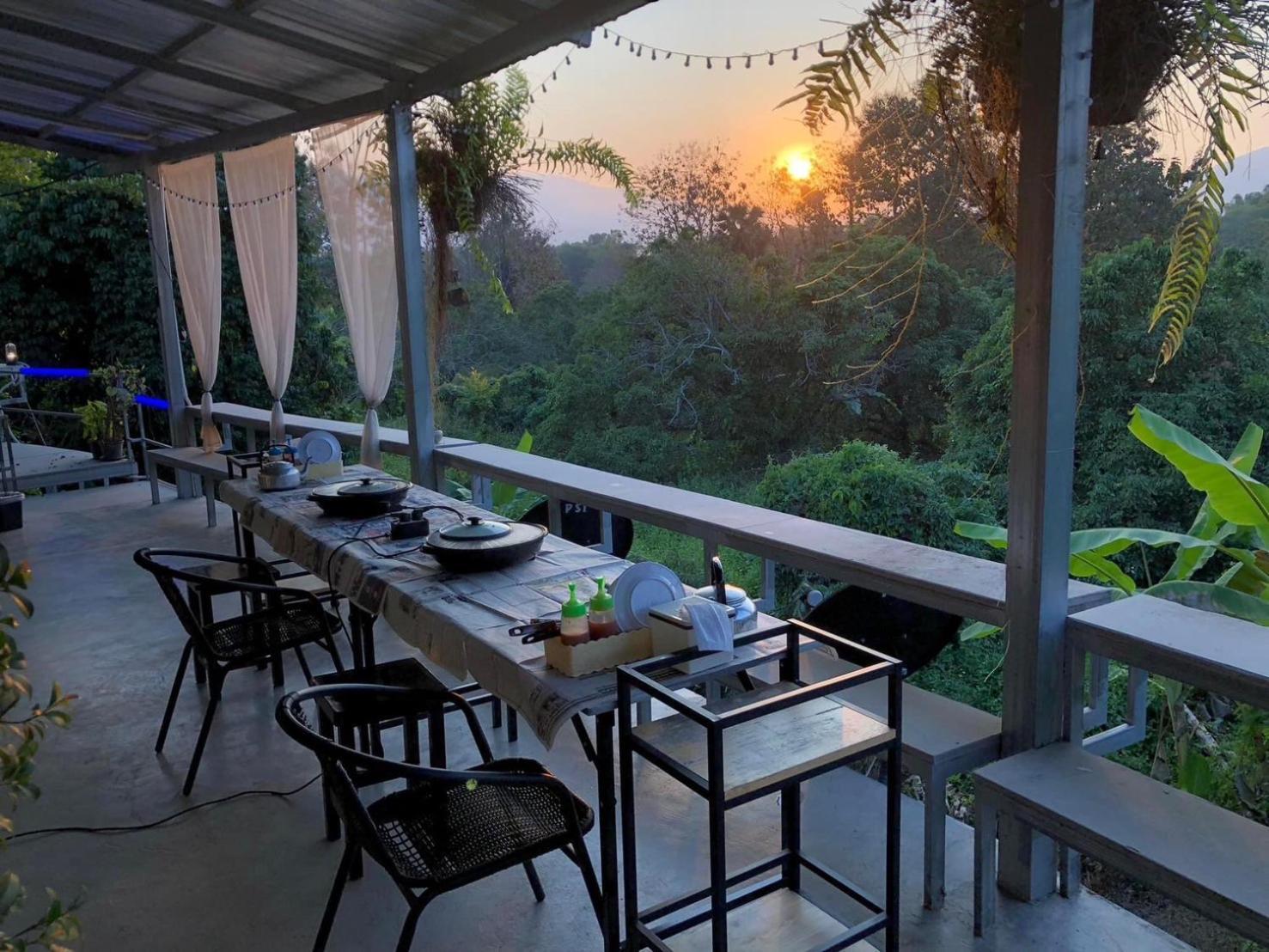 โรงแรมแสนดีเพลส เมาเท่นวิว Chom Thong