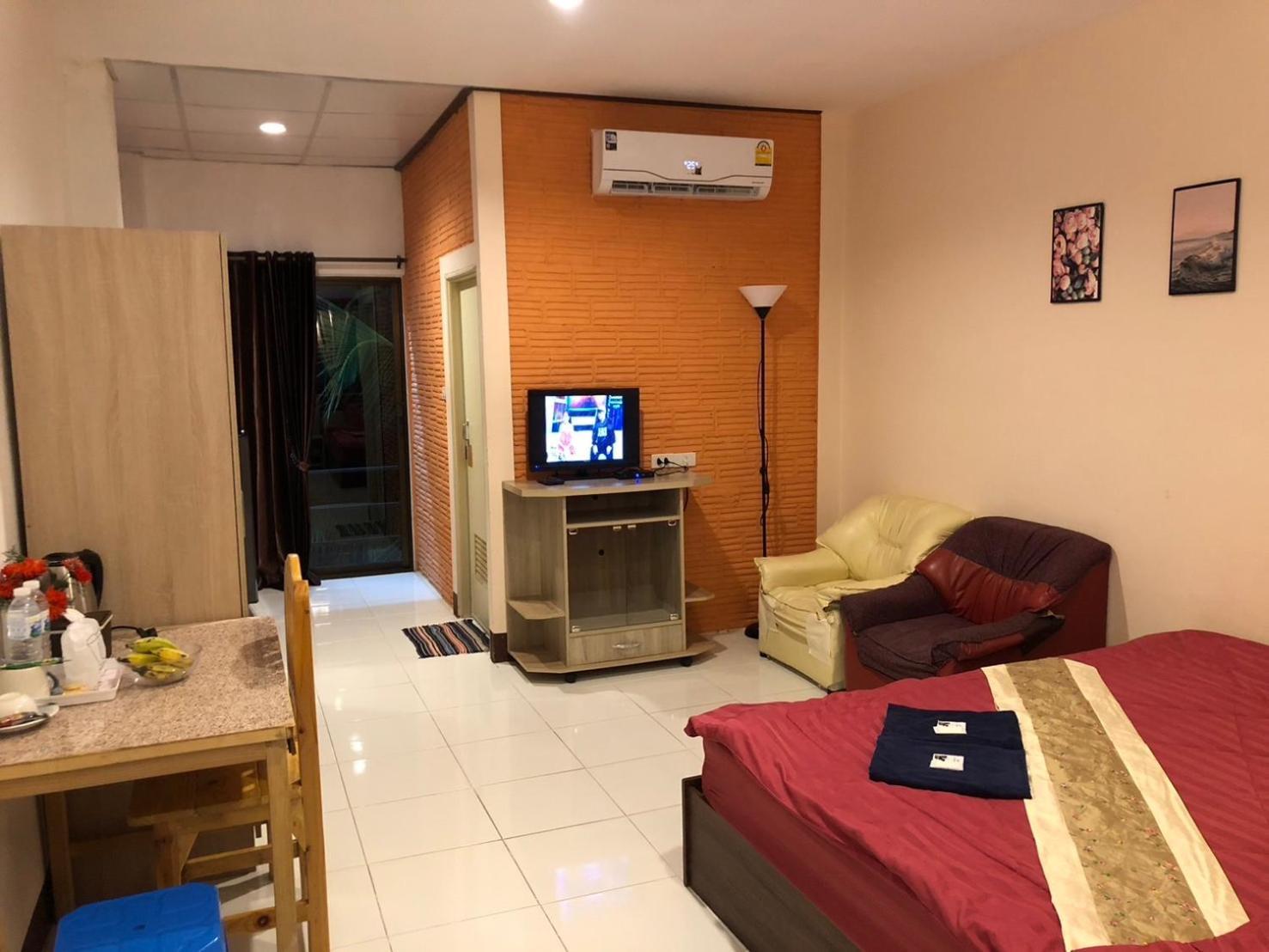 โรงแรมแสนดีเพลส เมาเท่นวิว 2* Chom Thong