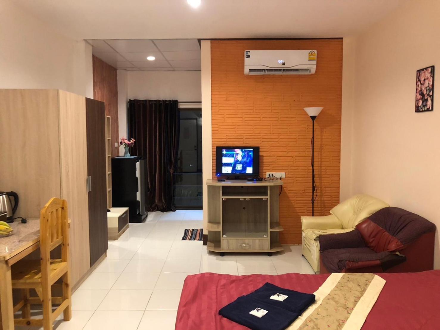 โรงแรมแสนดีเพลส เมาเท่นวิว 2* Chom Thong