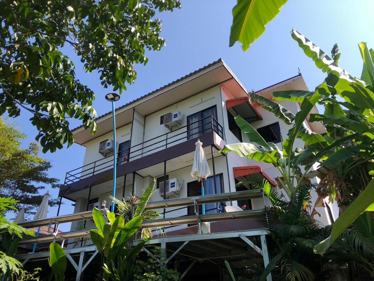 โรงแรมแสนดีเพลส เมาเท่นวิว Aparthotel Chom Thong