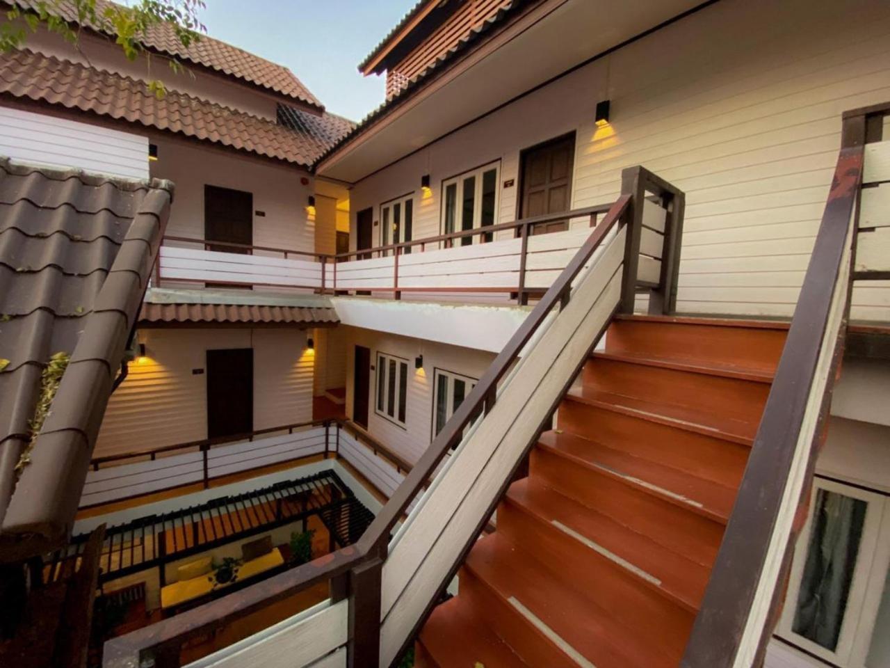 Hotel Thanicha Amphawa 3*