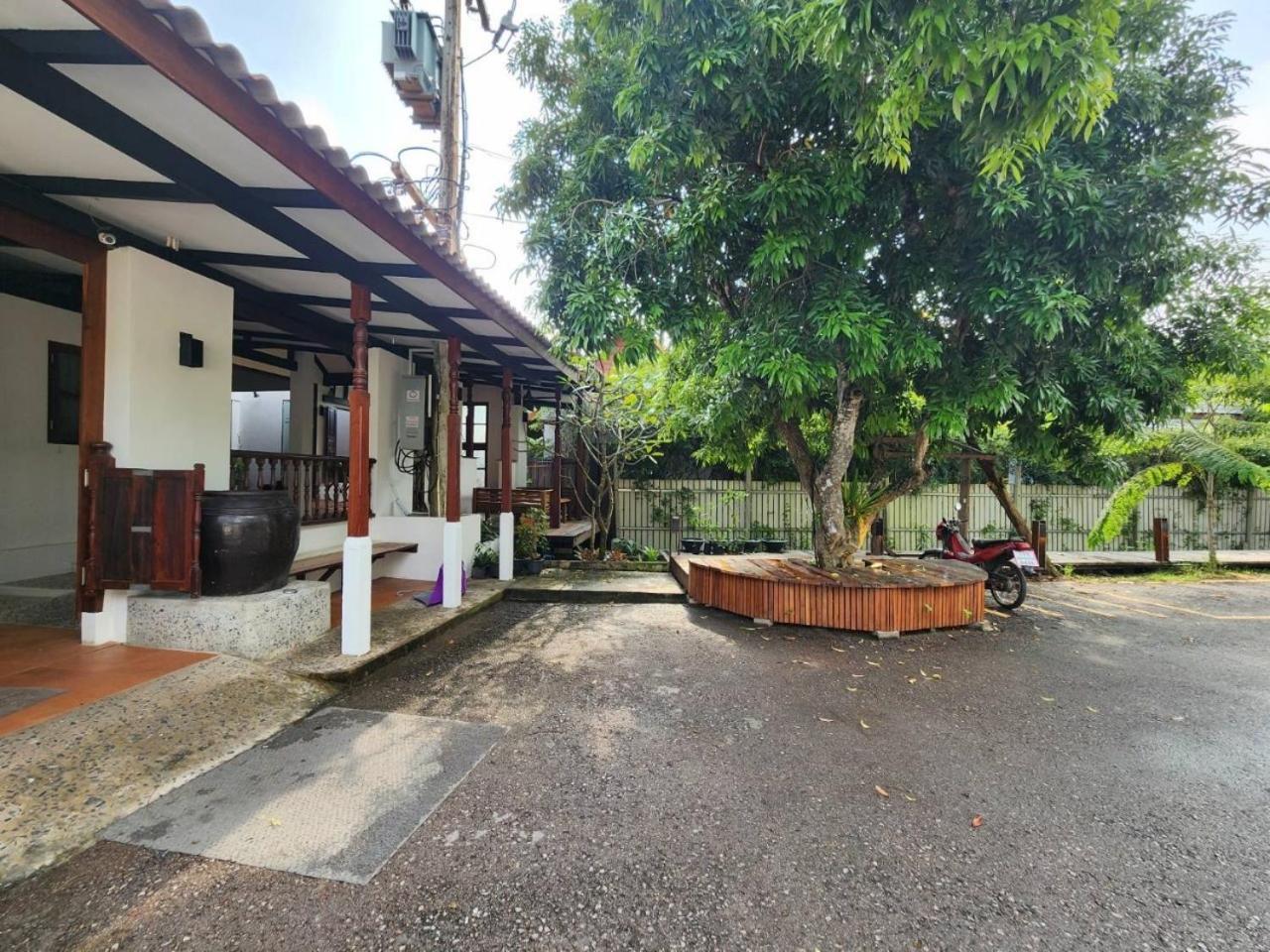 Hotel Thanicha Amphawa 3*