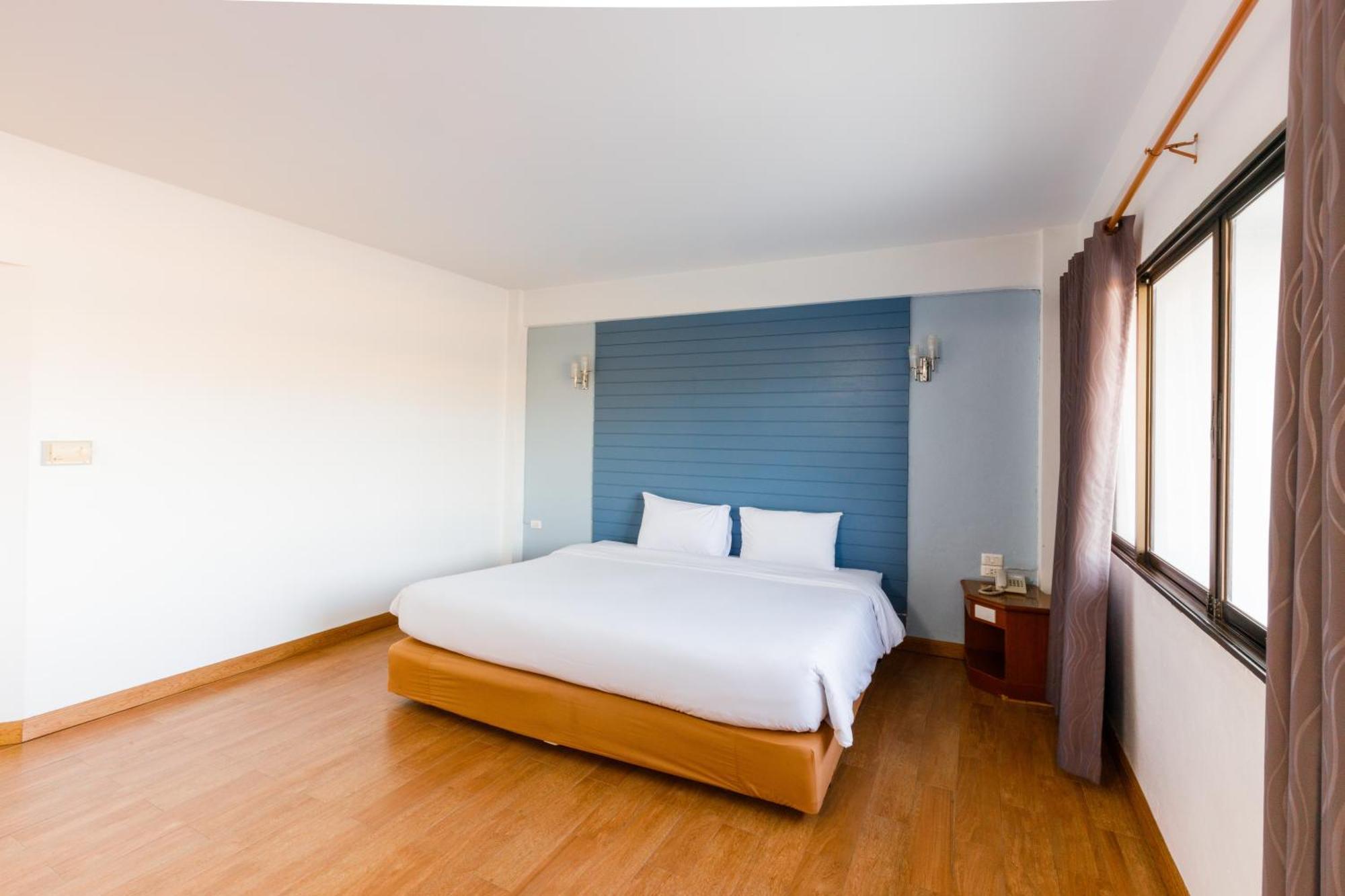 Hotel River The Budget