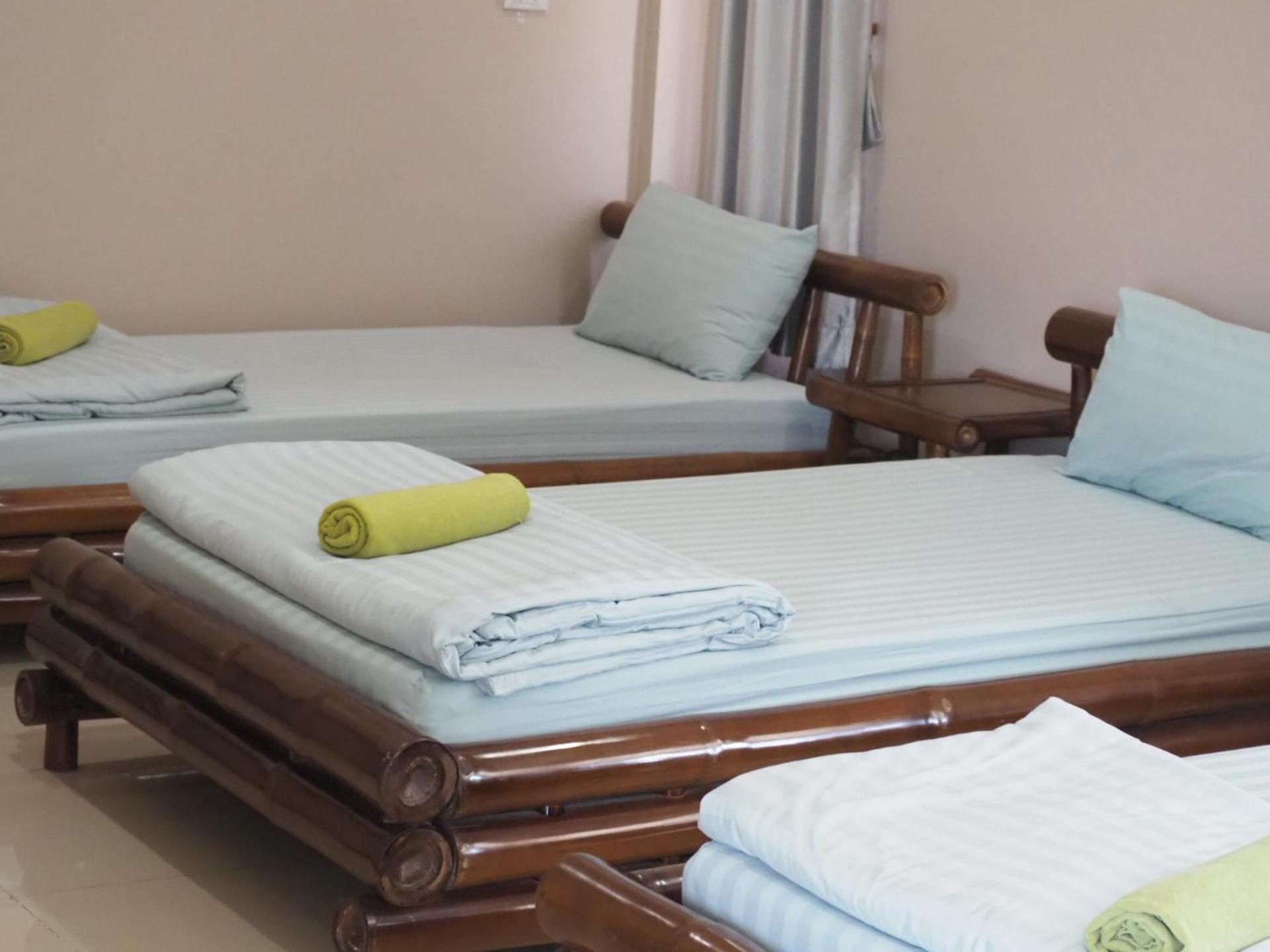 บ้านชมเขา - Baan Chom Khao