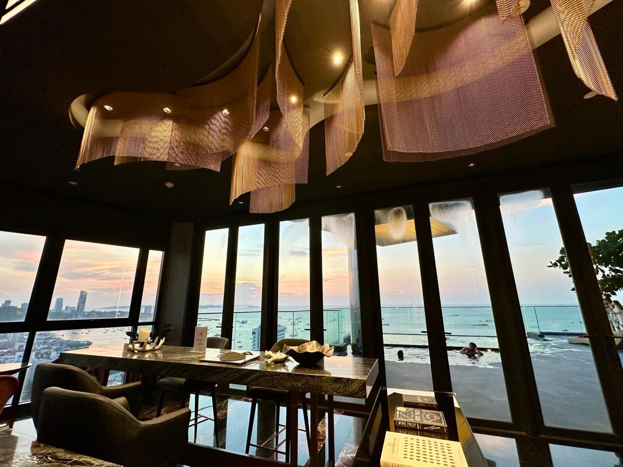Edge Cozy Vacation Infinite Sky Pool Pattaya