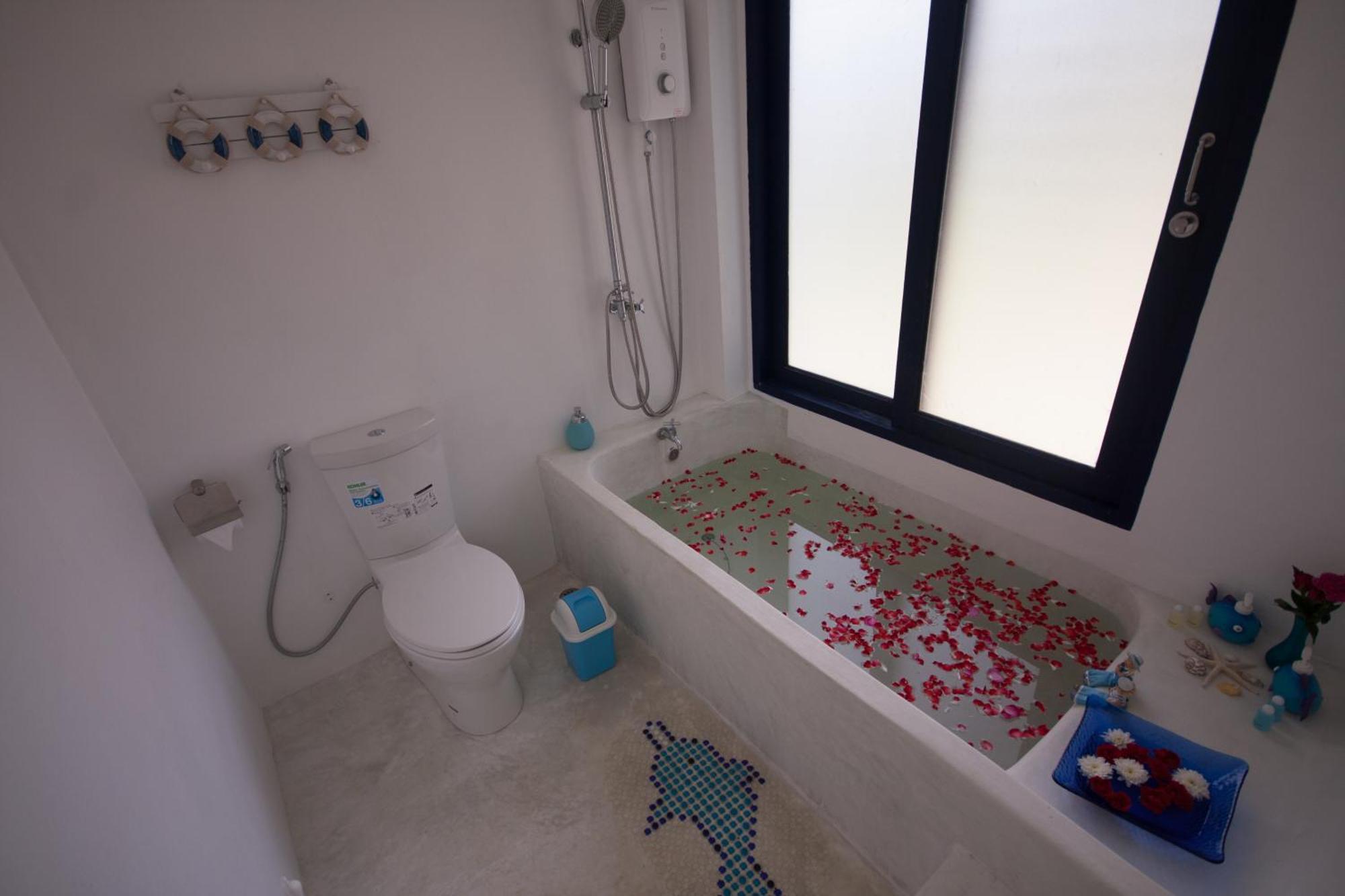 Laemsing Whitehouse Hotel 3*