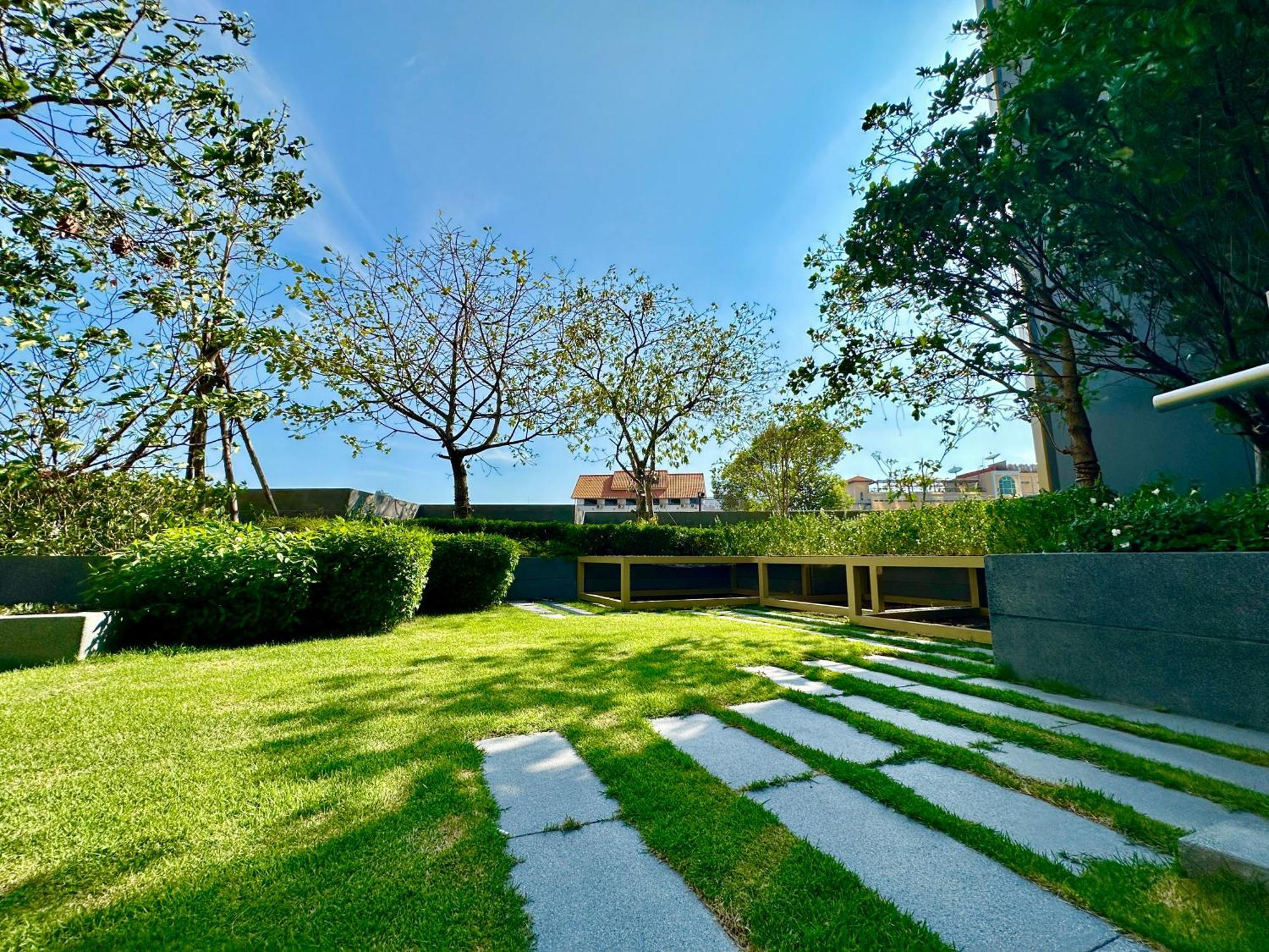 Edge Cozy Vacation Infinite Sky Pool * Pattaya