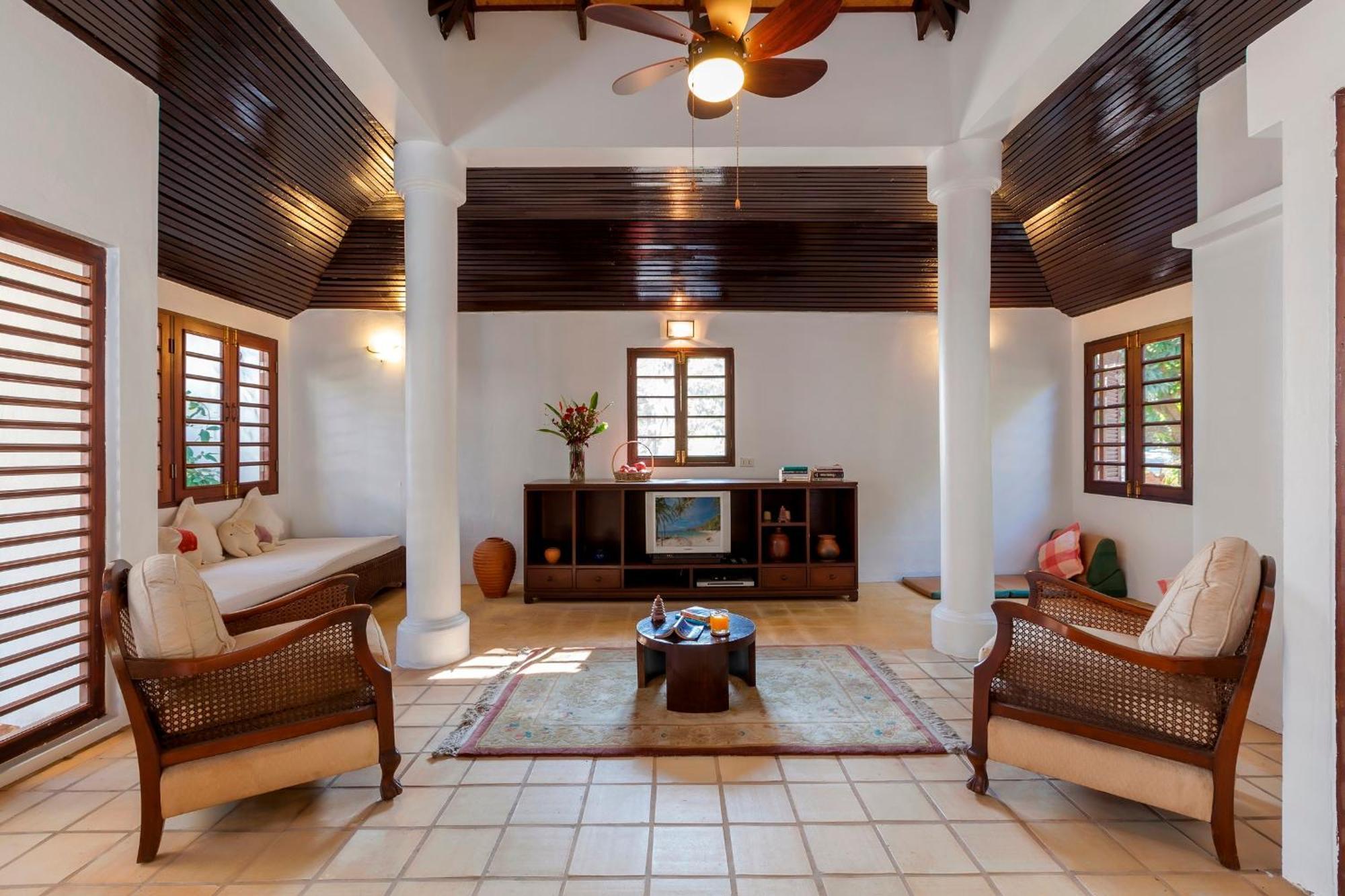 Baan Khunying - Secluded Phuket Beachfront Villa Pousada *