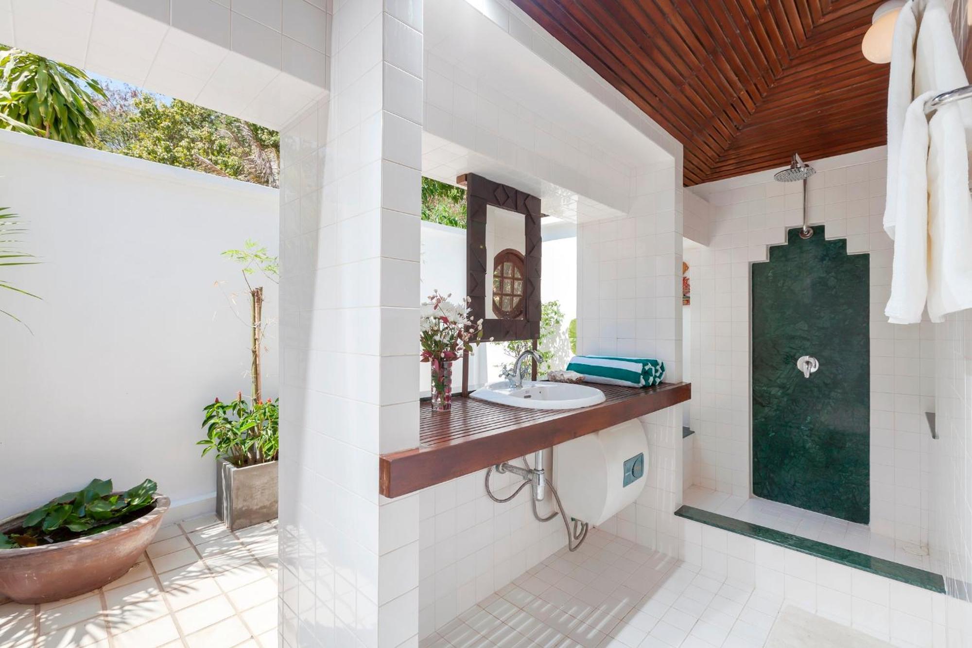 Pousada Baan Khunying - Secluded Phuket Beachfront Villa Rawai