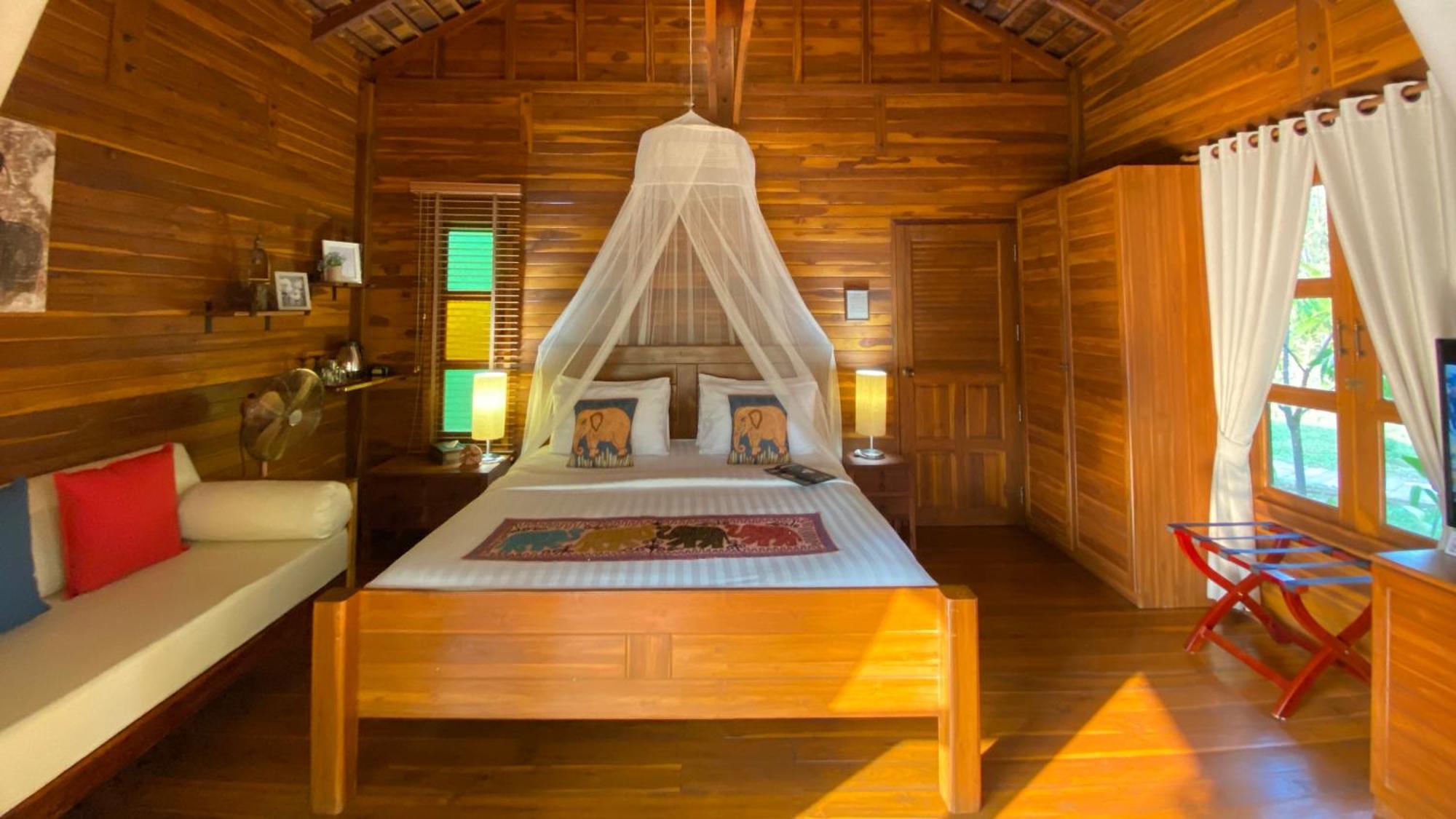 Seasons Boutique 4*