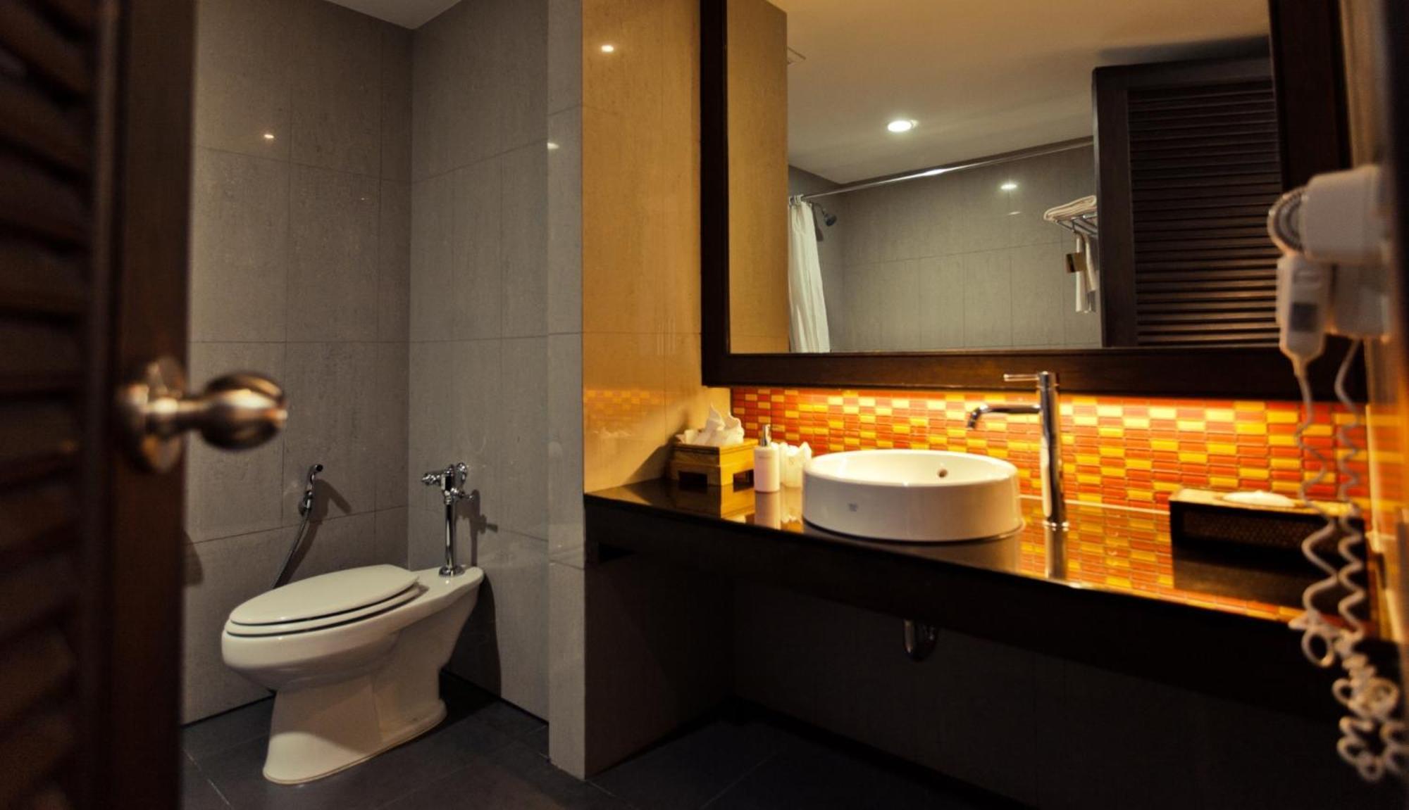 Sunee Grand And Convention Center Hotel