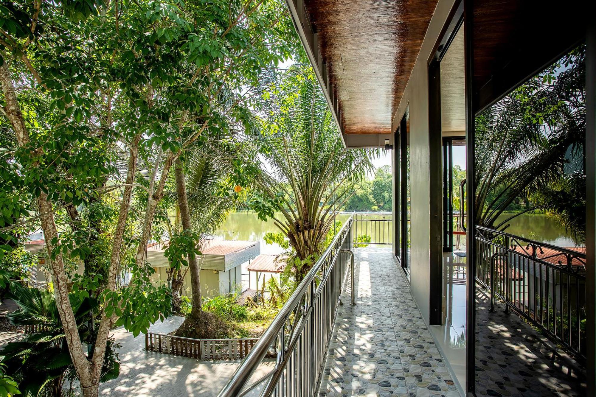 Neenlawat Riverside 3* Surat Thani