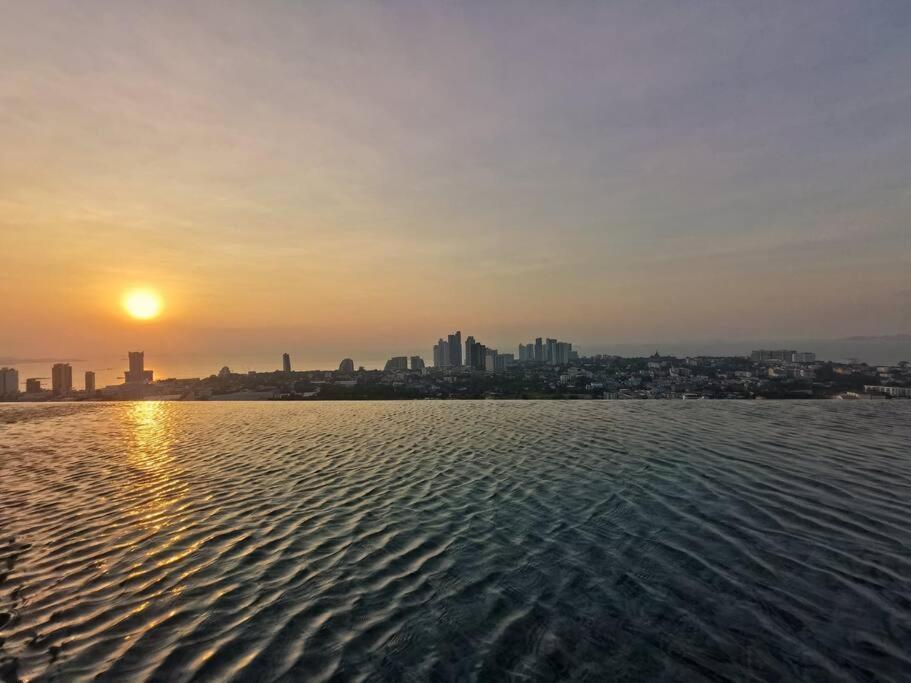 Apartment Infinity Pool At Posh *