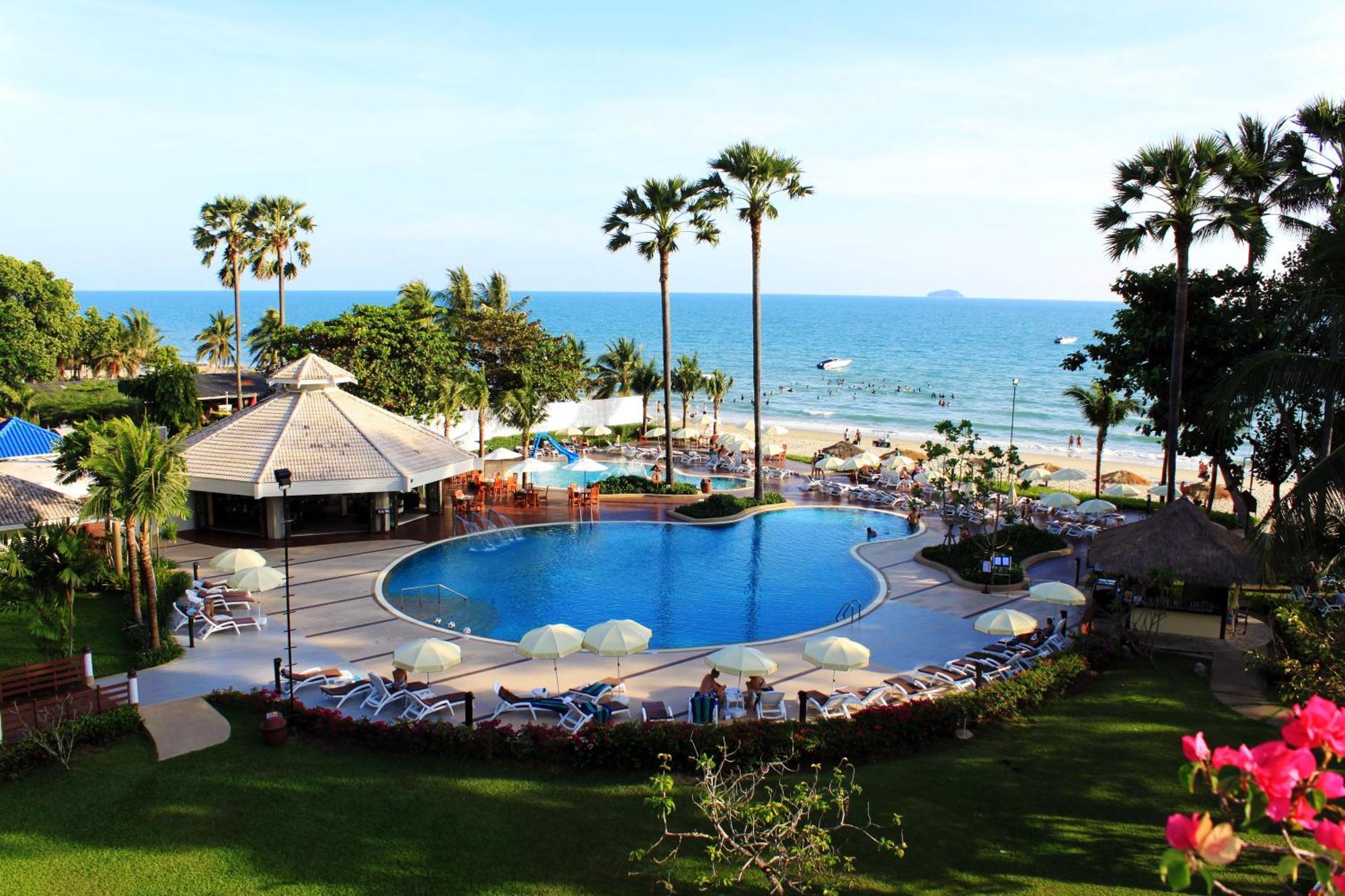 Novotel Rayong Rim Pae Hotel 4*