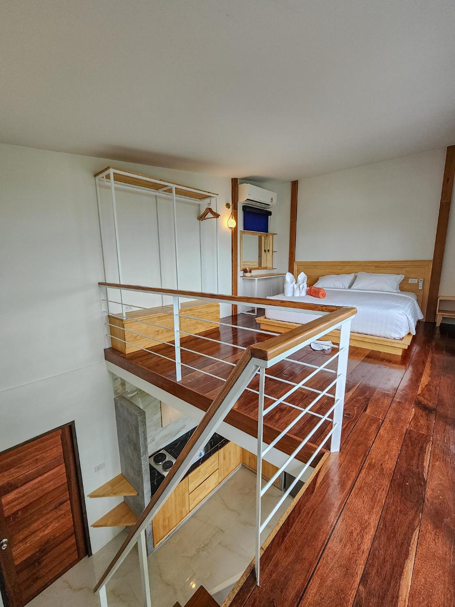 Haadson & Koh Raham Resort