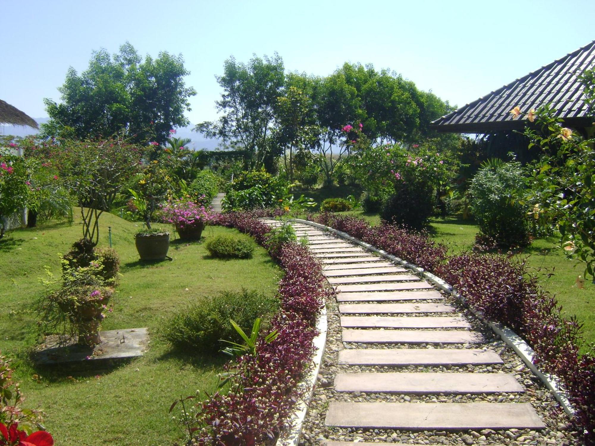 Maekok River Village Holiday park