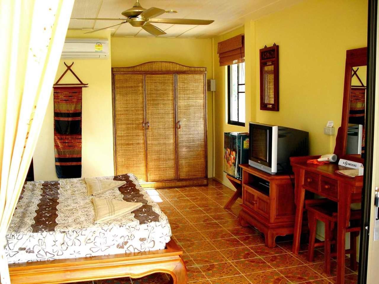 Buffalo Bay Vacation Club 3* Koh Phayam