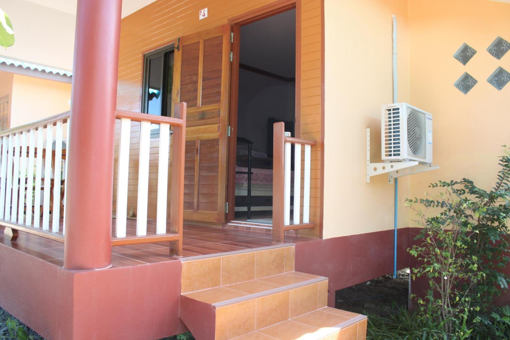 Lam-tong Guest house Don Sak