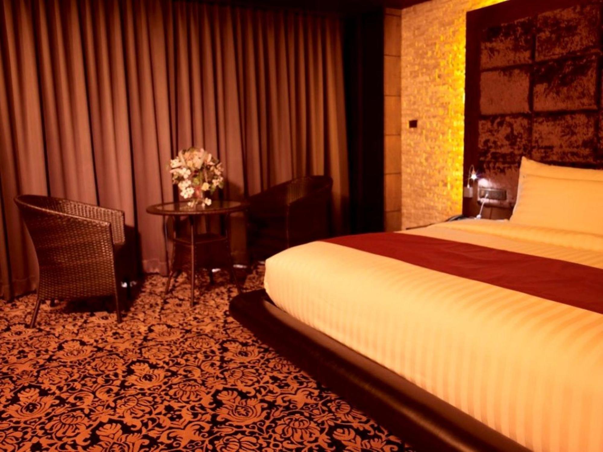 Maleewana & Hotel Ban Bang Muang (Nonthaburi)