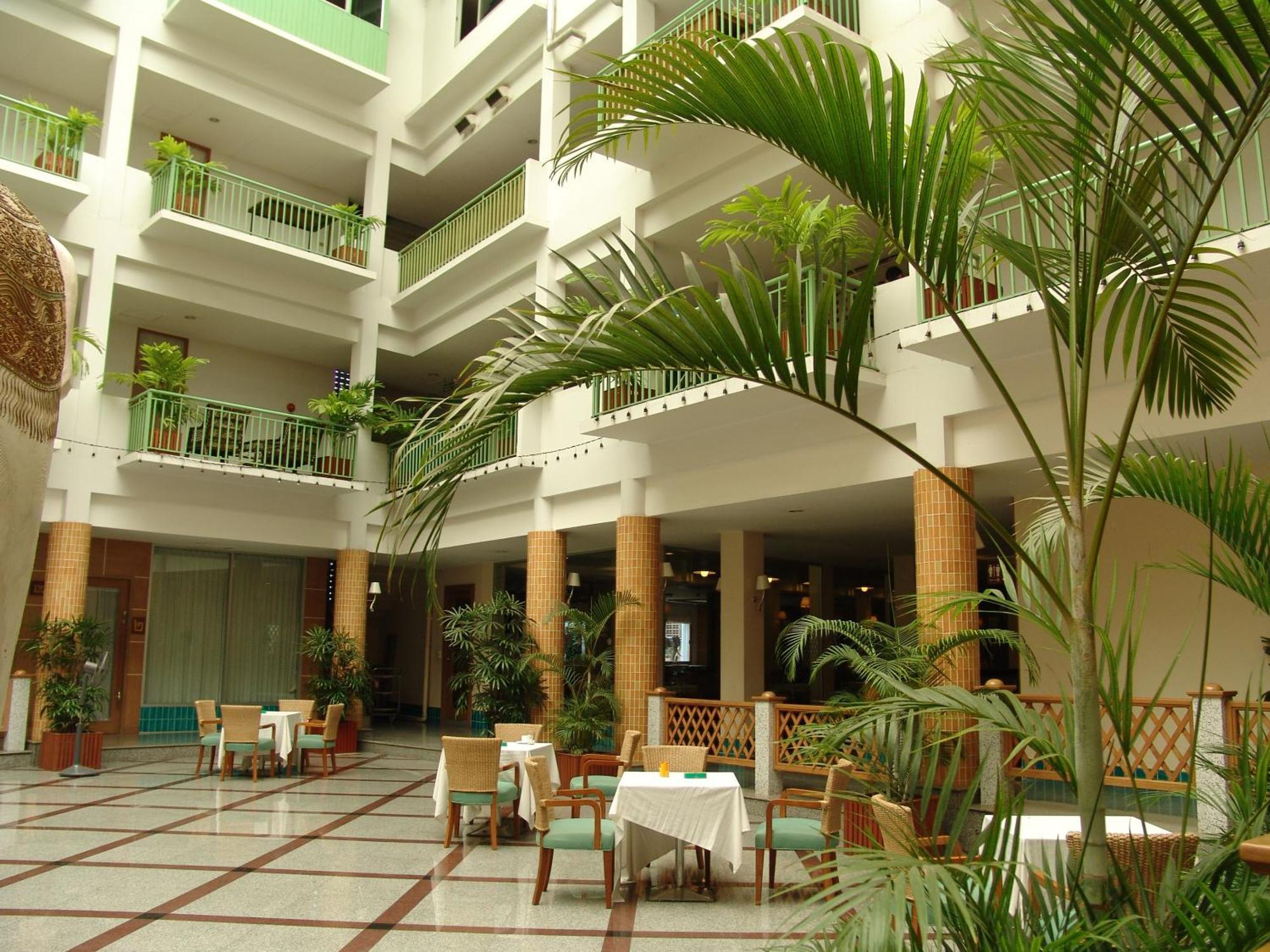 Dhevaraj Hotel Nan