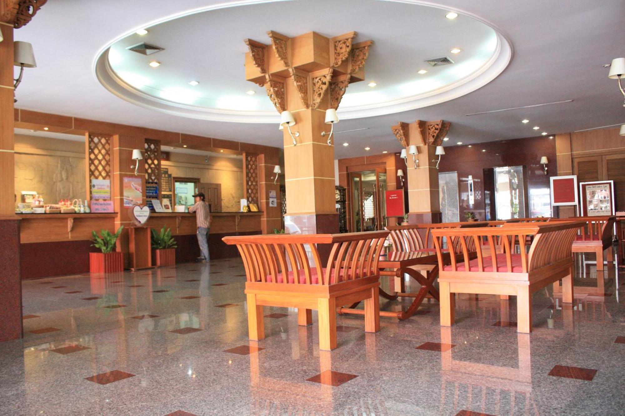 Hotel Dhevaraj 3*