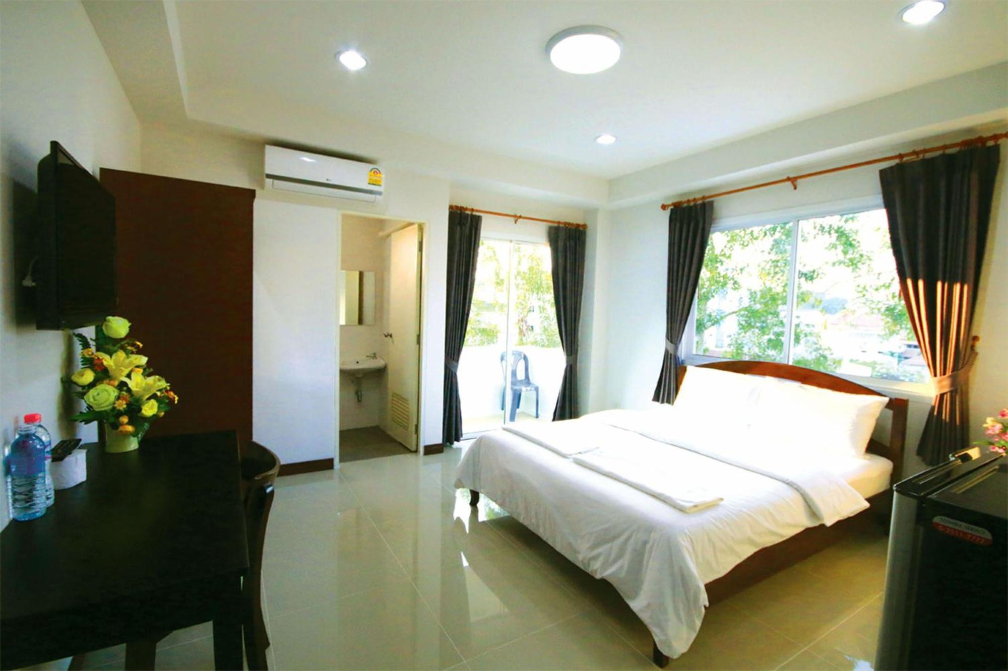 Baan Samrarn Aparthotel