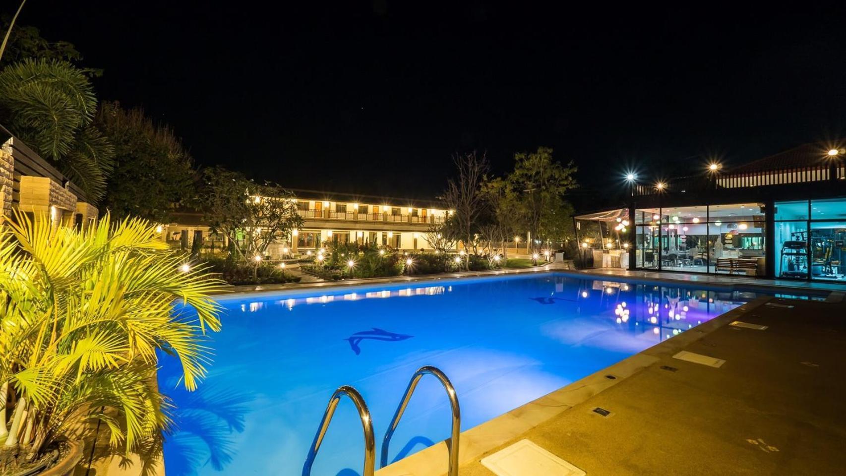 Au Place Hotel 4*