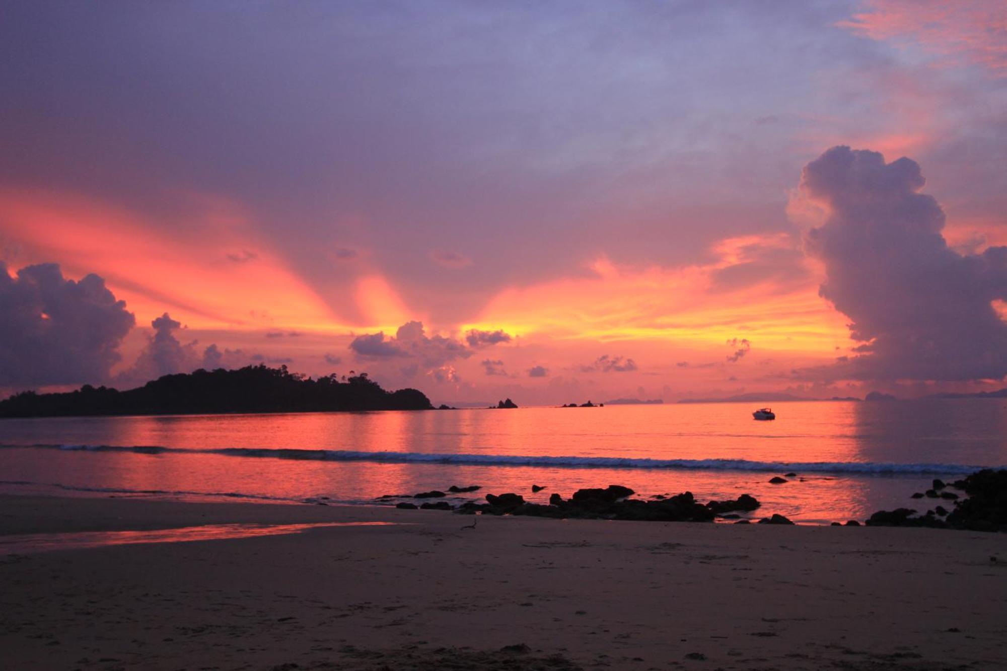 Heaven Beach Resort & Art