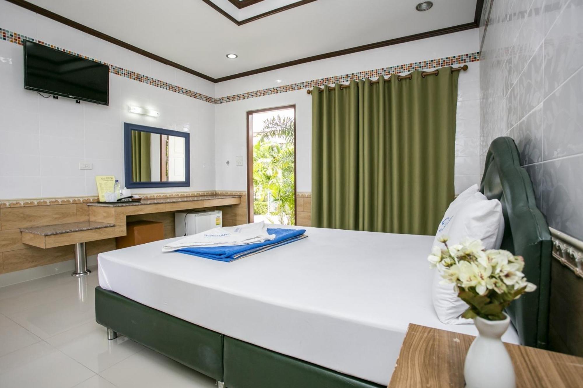 Bualuang Boutique Ang Thong