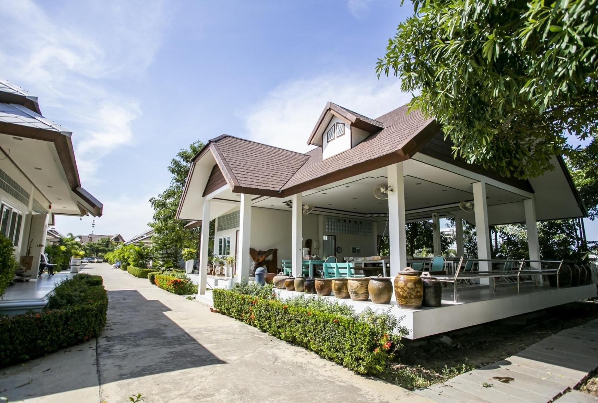 Bualuang Boutique Ang Thong