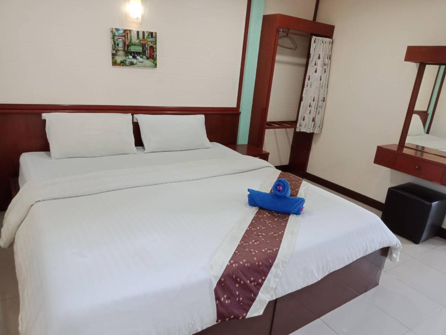 Haad Somboon House Resort