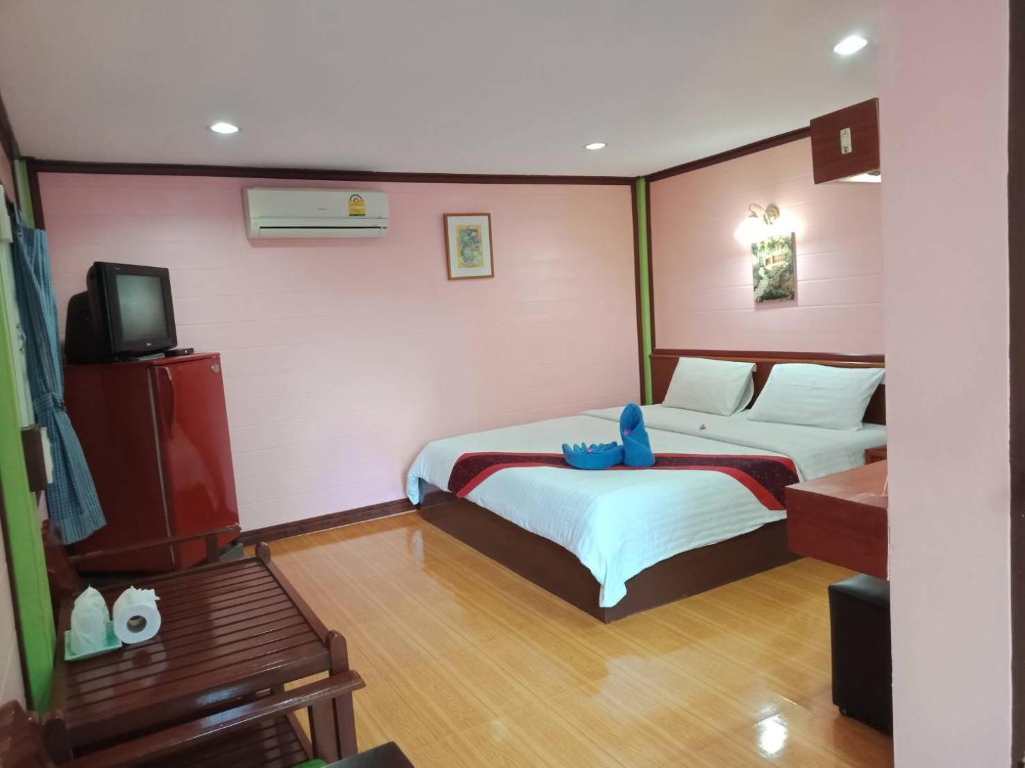 Haad Somboon House Resort *