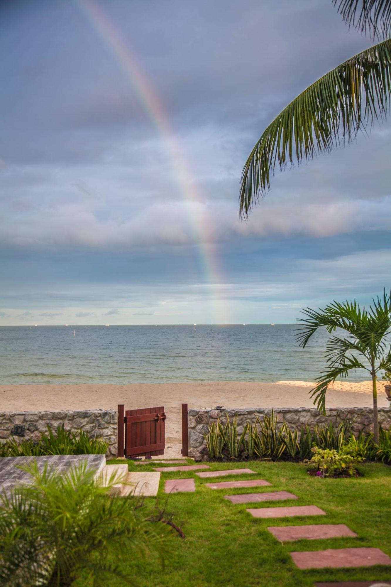 Absolute Beachfront *
