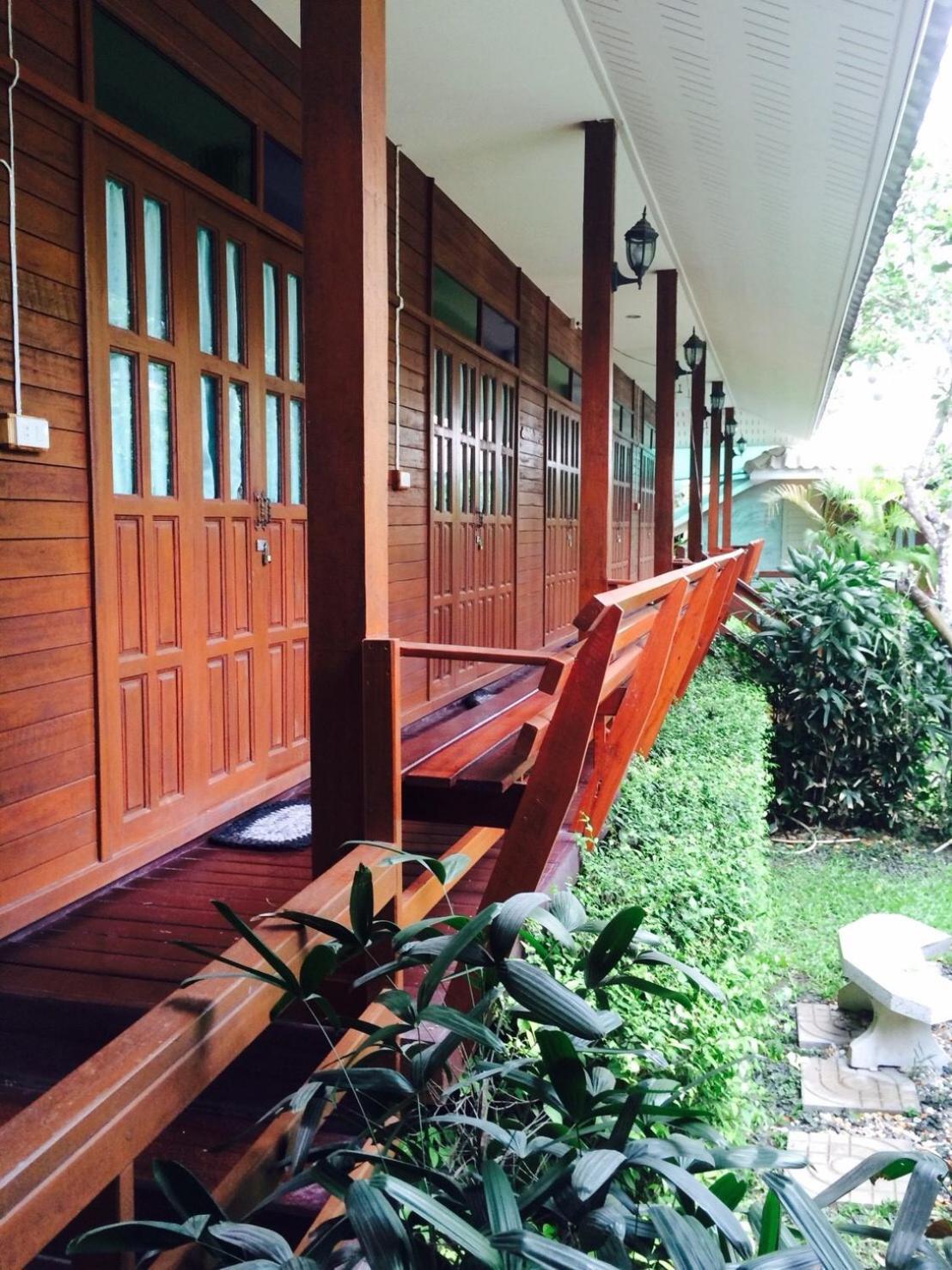 Resort บ้านกรนรา Baan Kornnara Amphawa