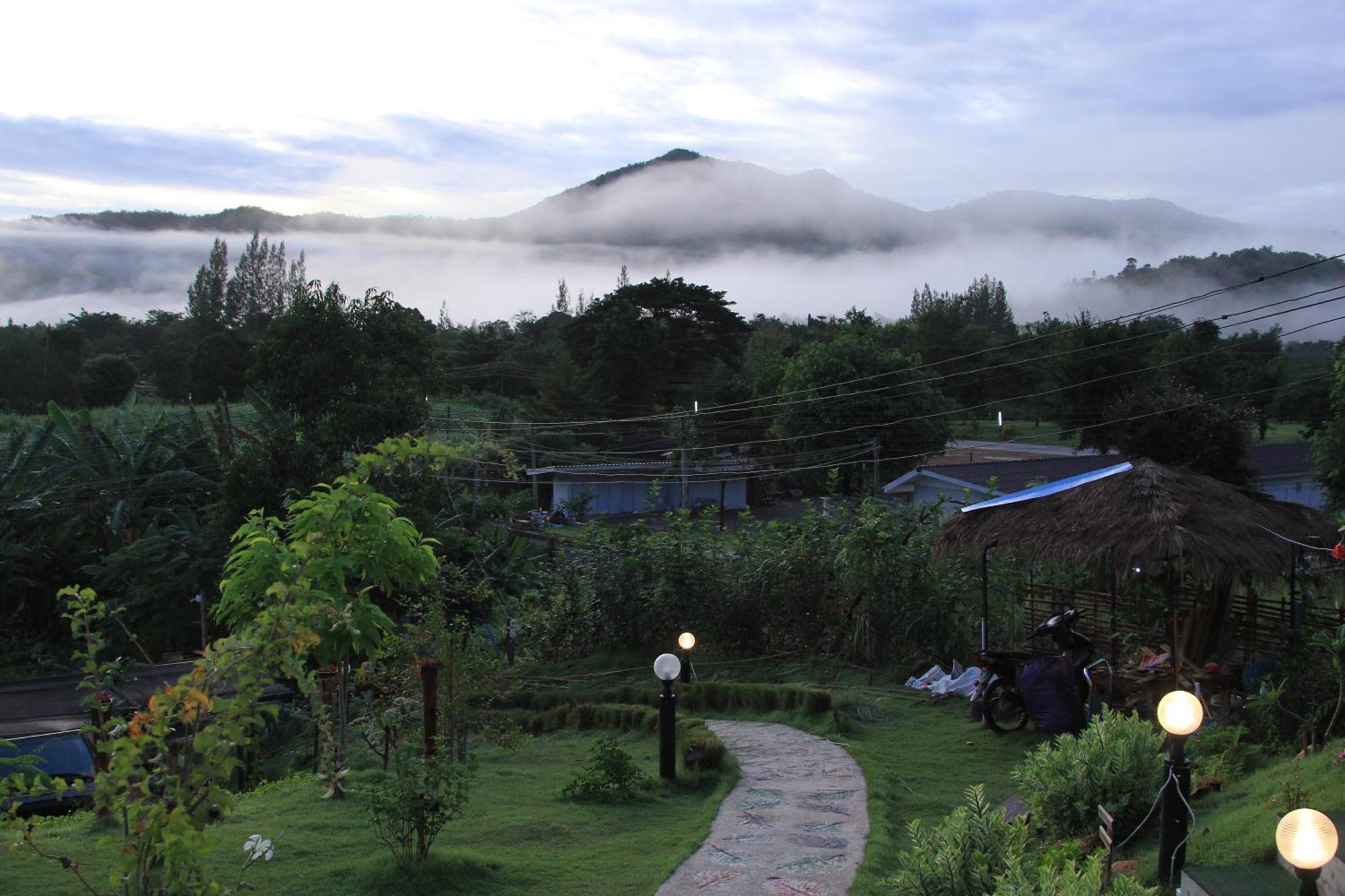 Baan Mai Hom * Suan Phueng
