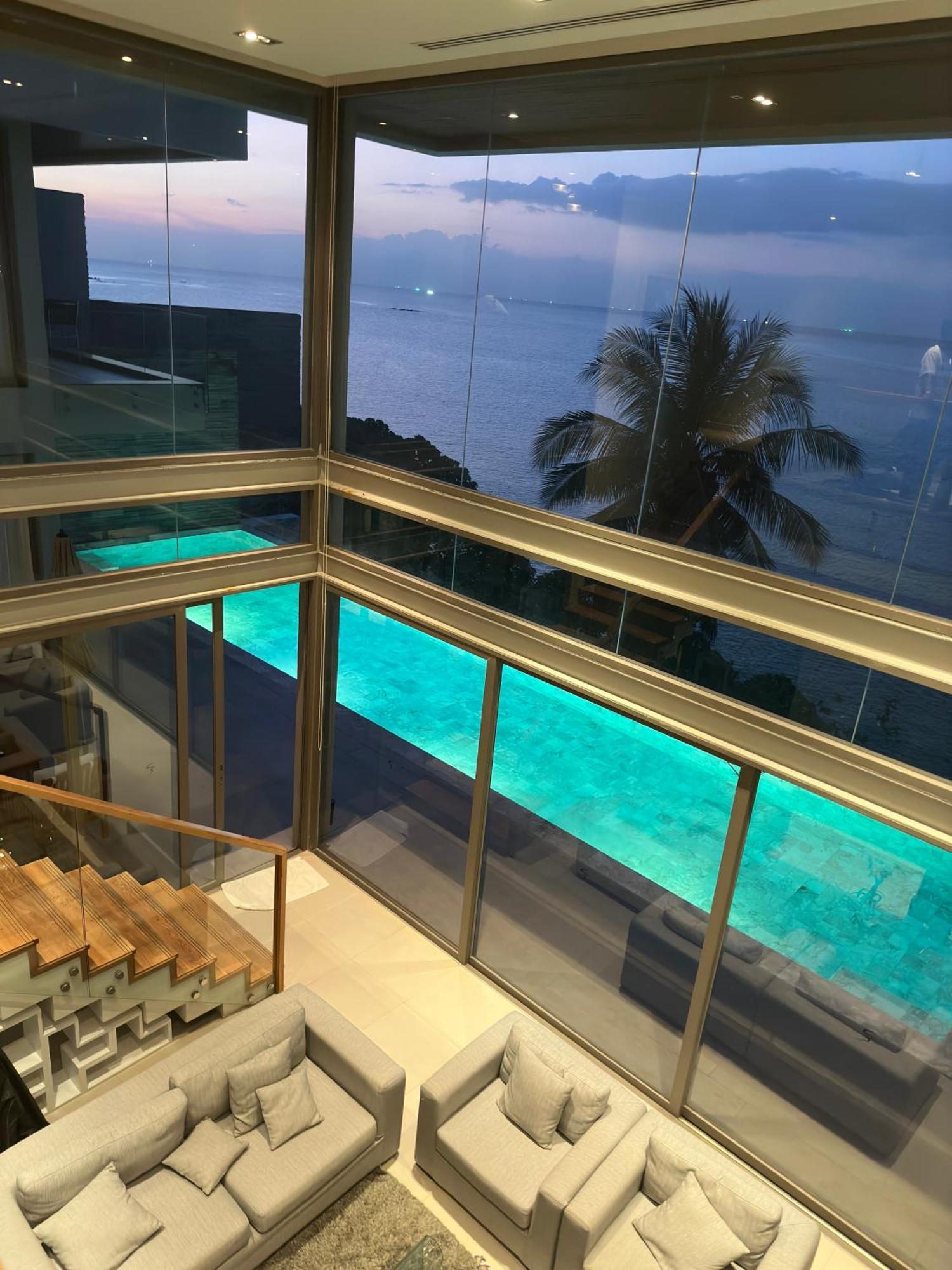 Villa Villa: 6-bedroom Oceanfront Pool Retreat Kamala Beach
