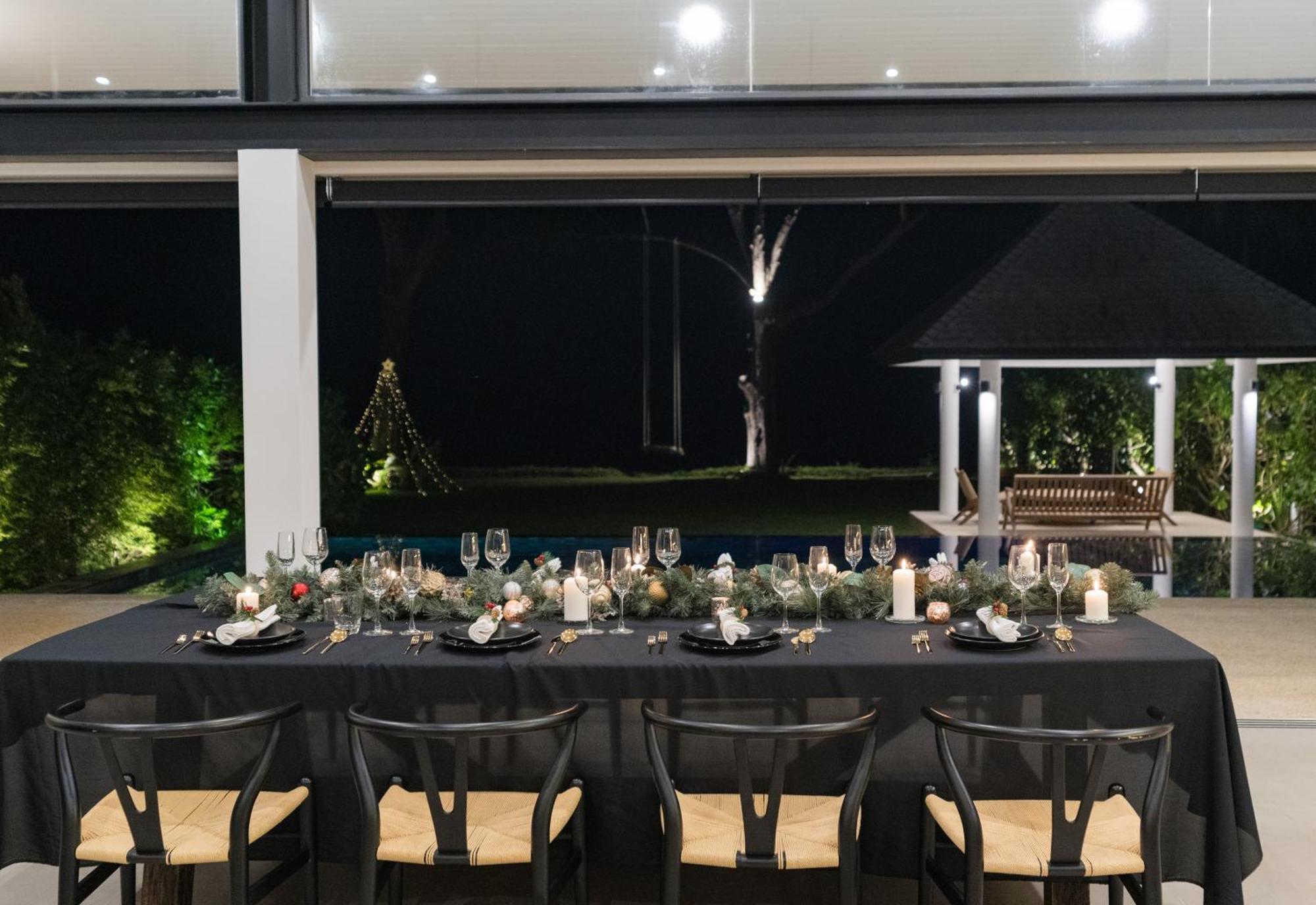 Twin - 10 Bedroom Luxury Front