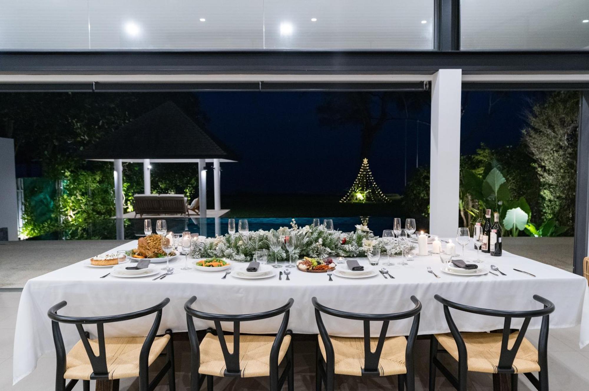 Twin - 10 Bedroom Luxury Front Villa Khok Kloi