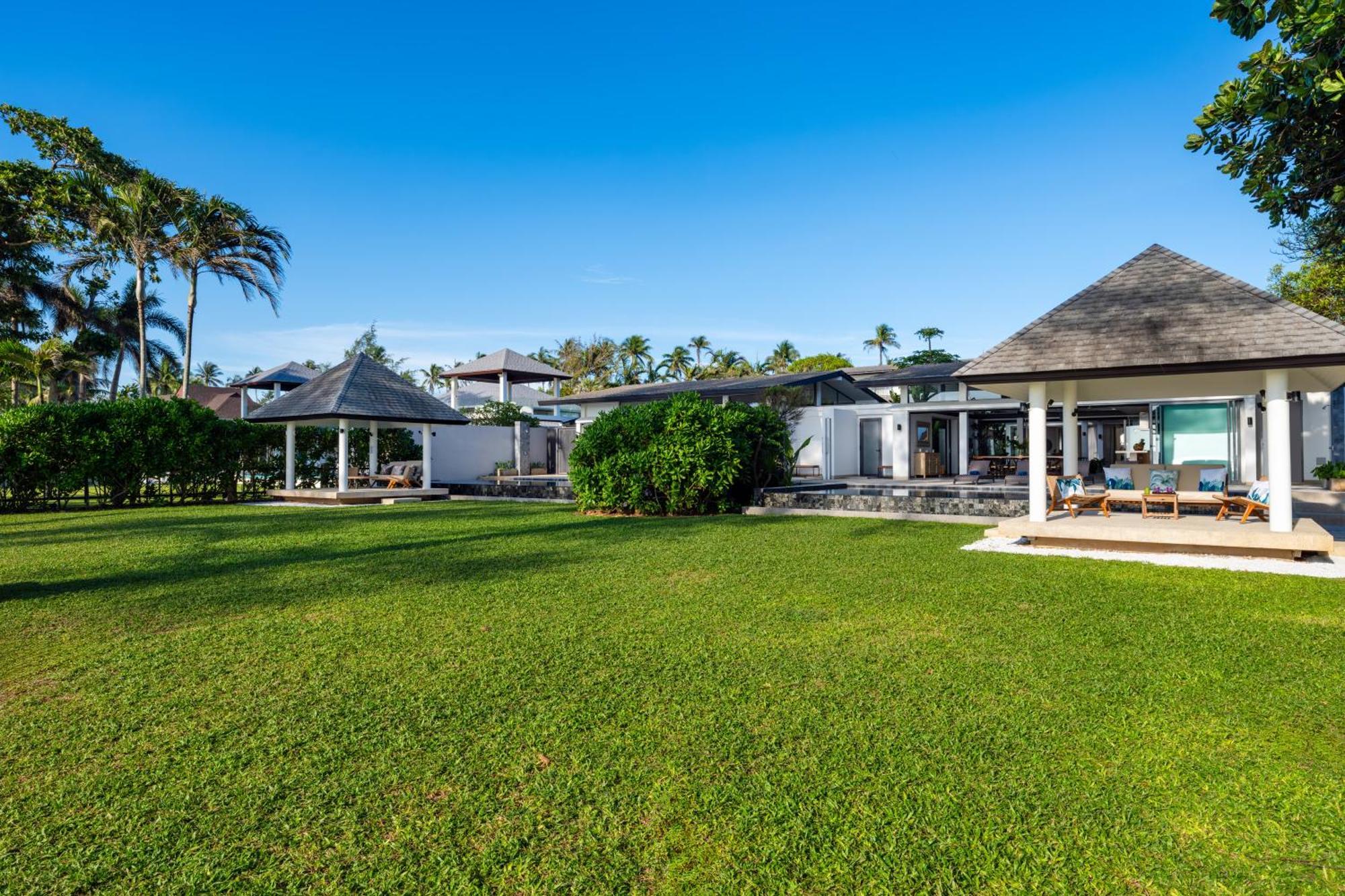 Twin - 10 Bedroom Luxury Front Villa *