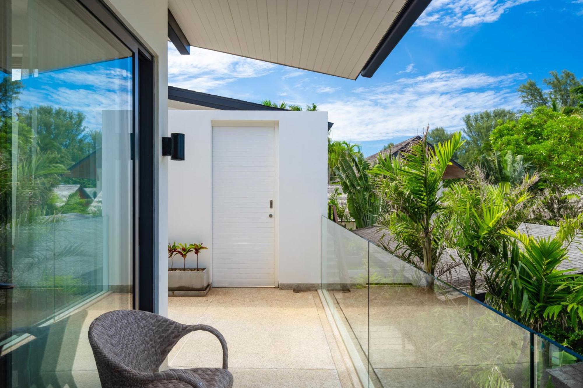 Twin - 10 Bedroom Luxury Front *