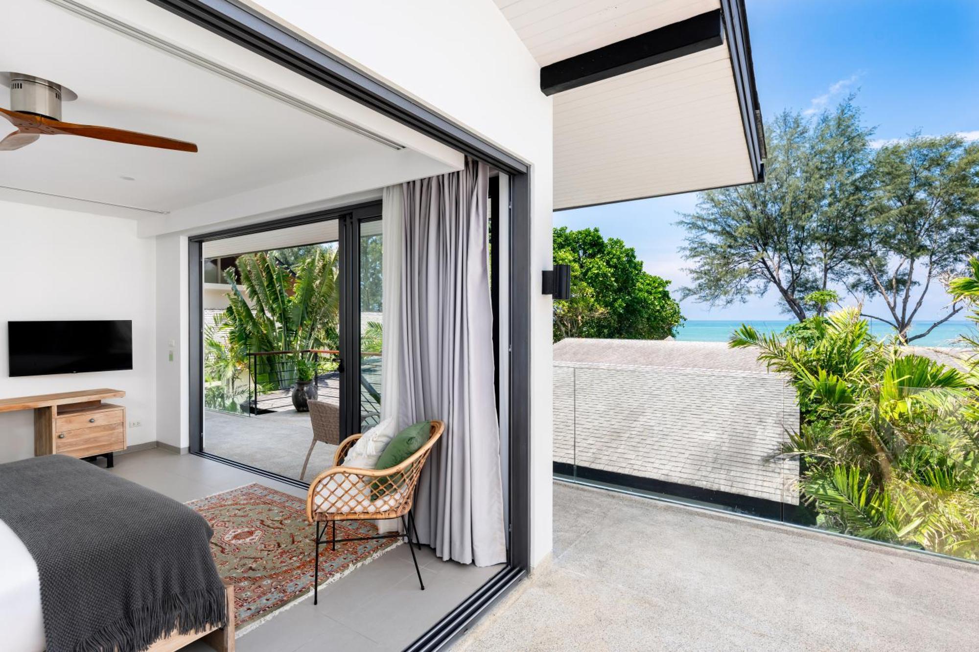 Twin - 10 Bedroom Luxury Front