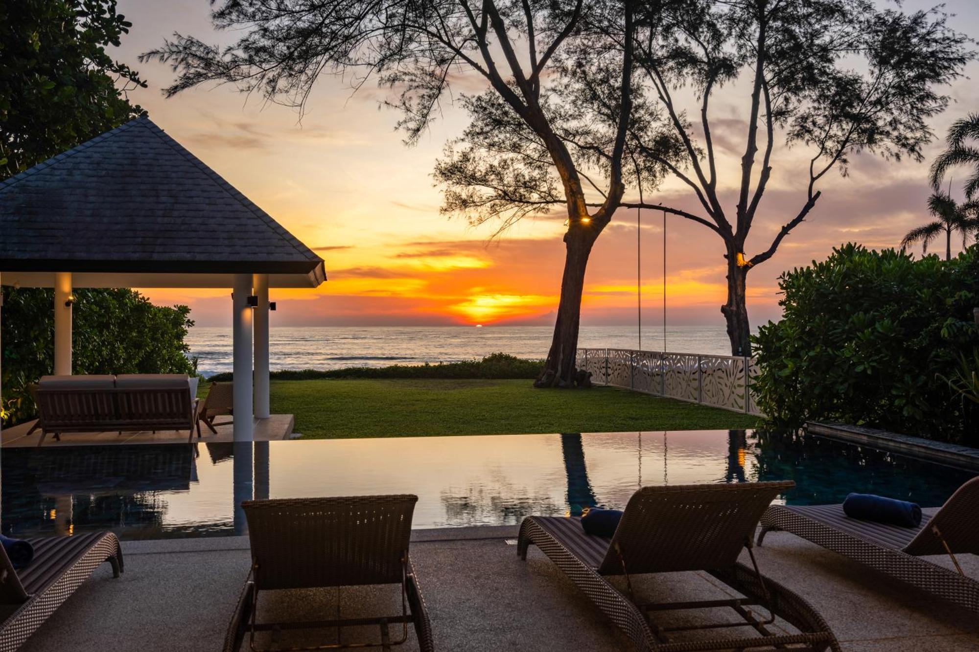 Twin - 10 Bedroom Luxury Front Villa