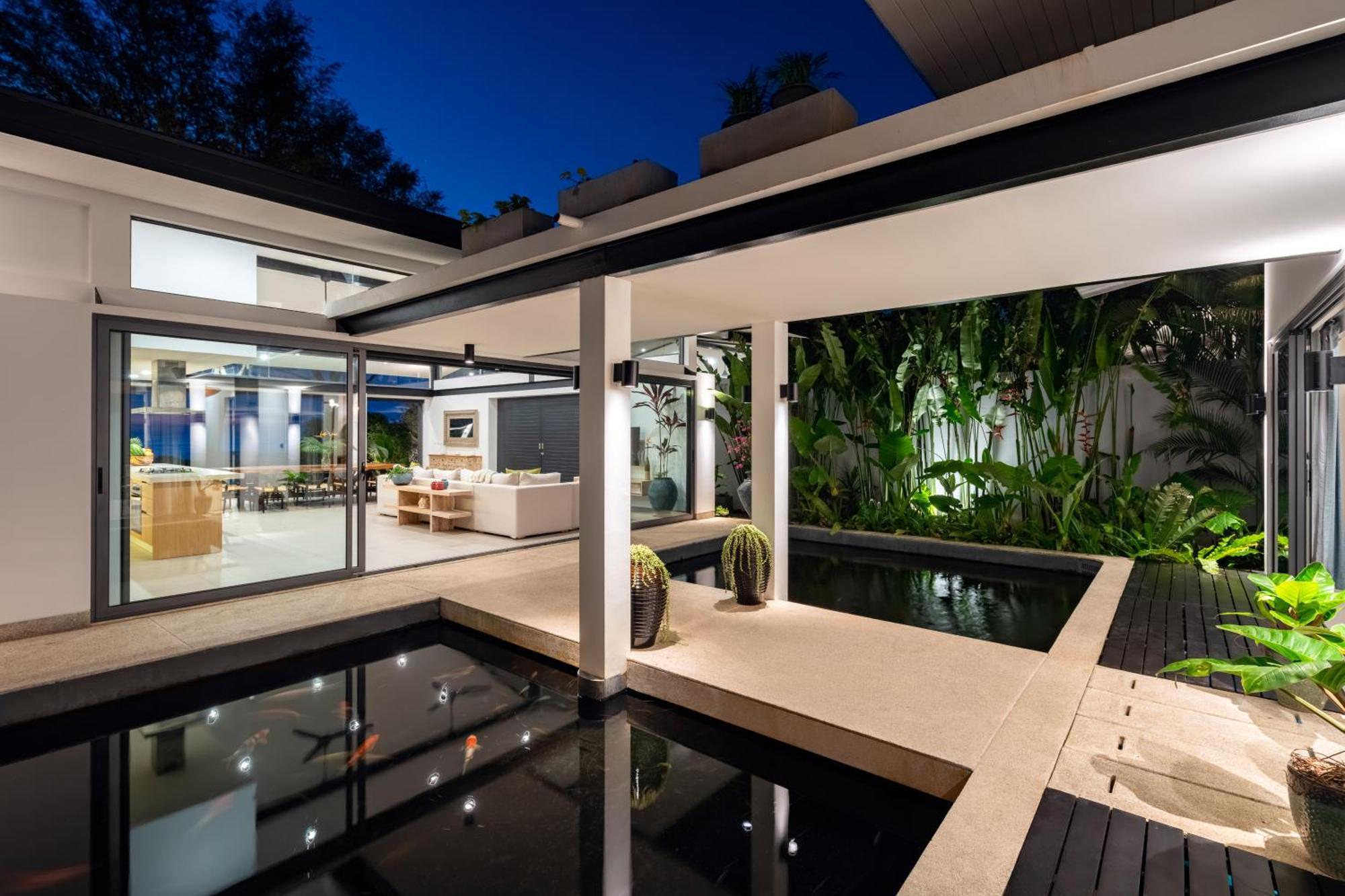 Twin - 10 Bedroom Luxury Front Villa *