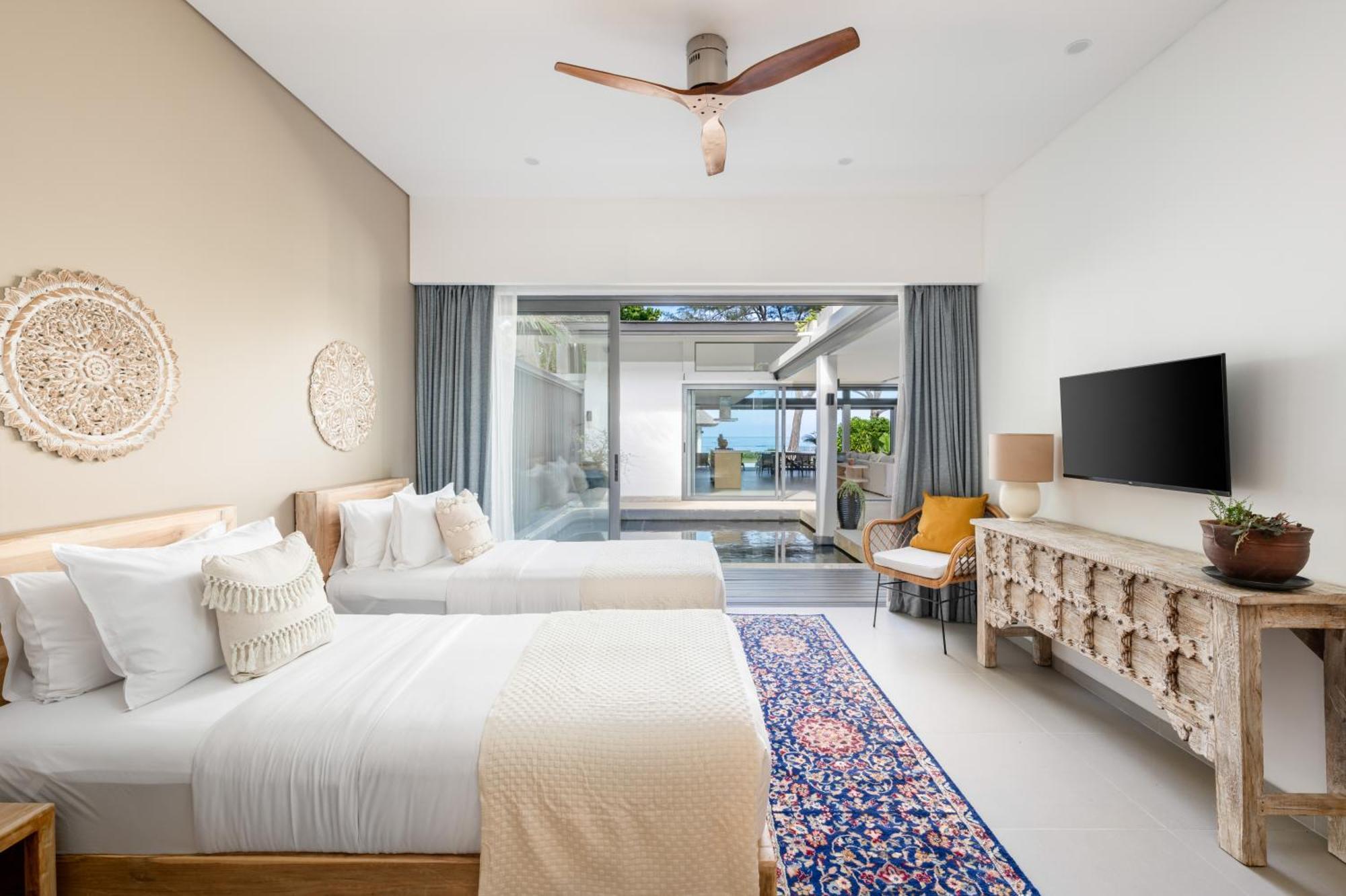 Twin - 10 Bedroom Luxury Front Villa