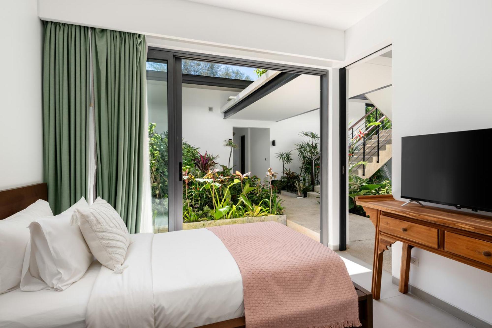 Villa Twin - 10 Bedroom Luxury Front *